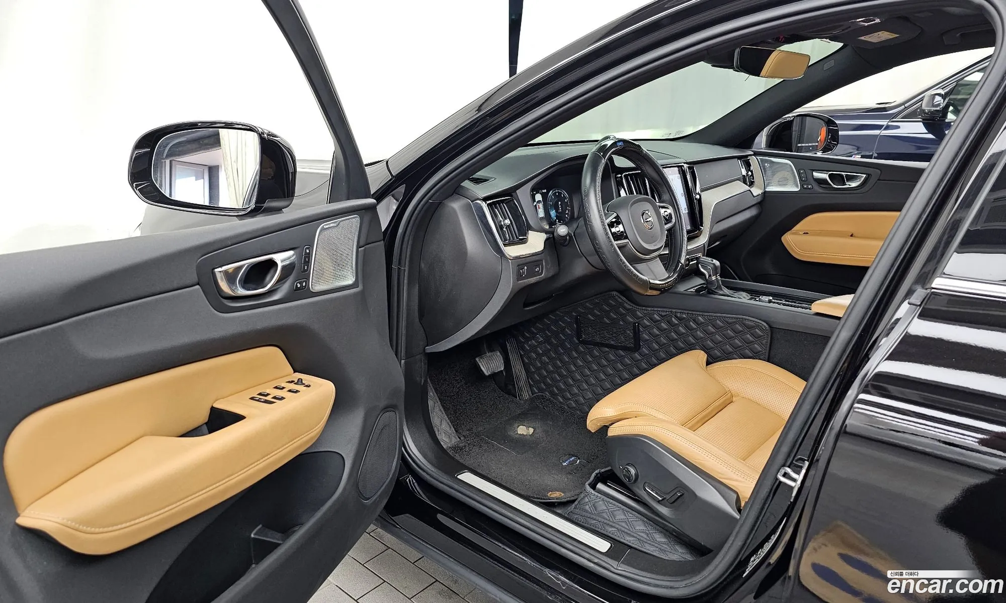 Volvo XC60 2020 YV1UZA22CL1464456 — 10