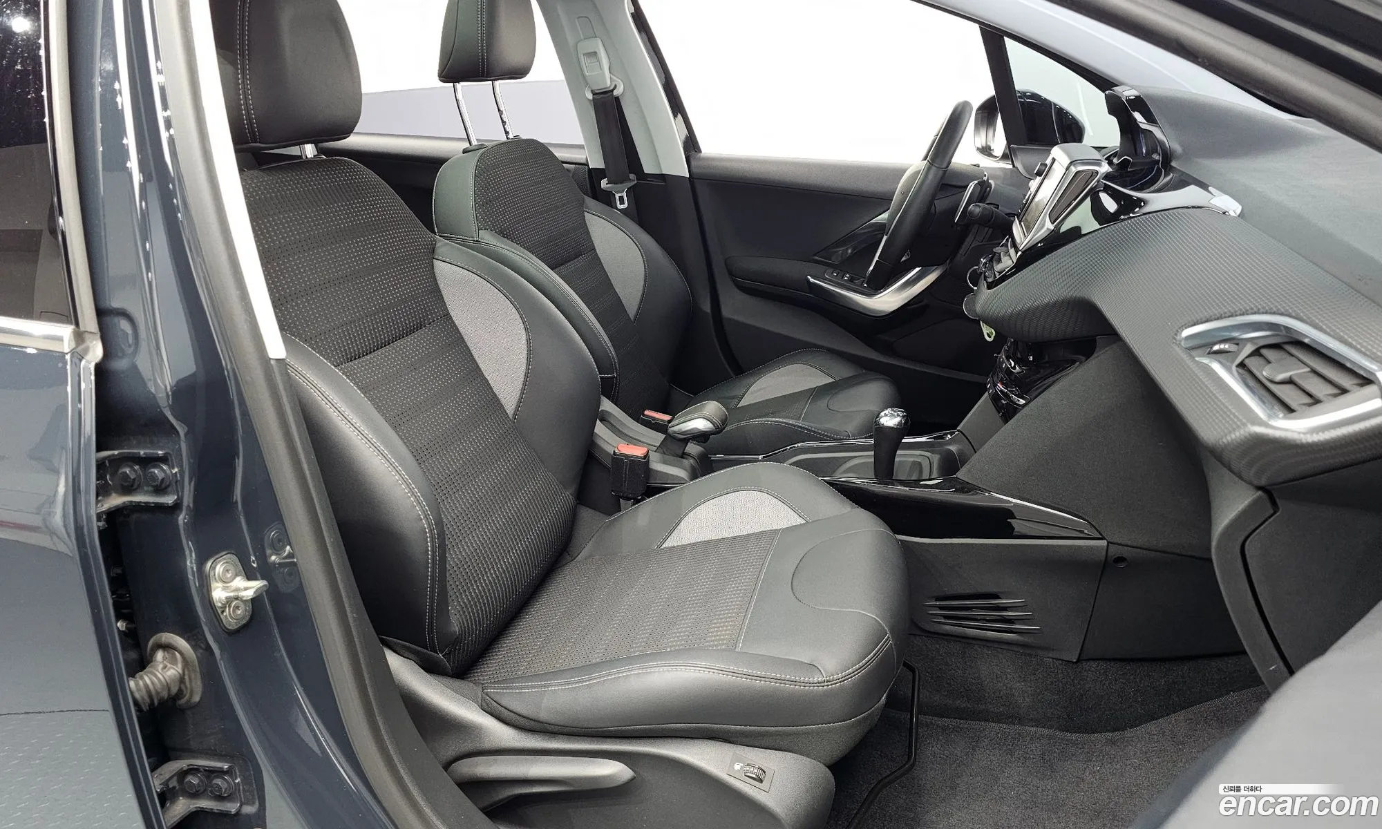 Peugeot 2008 2017 VF3CUBHYMHY001479 — 7