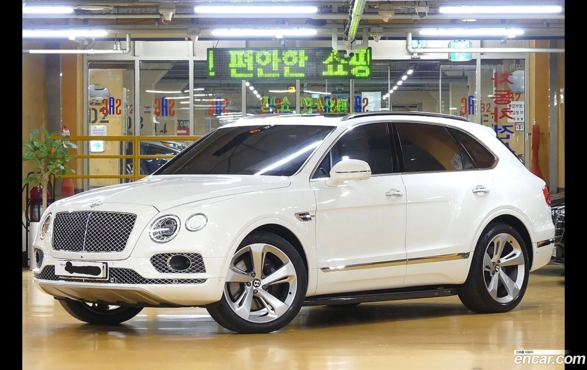 Bentley Bentayga 2017 — 18