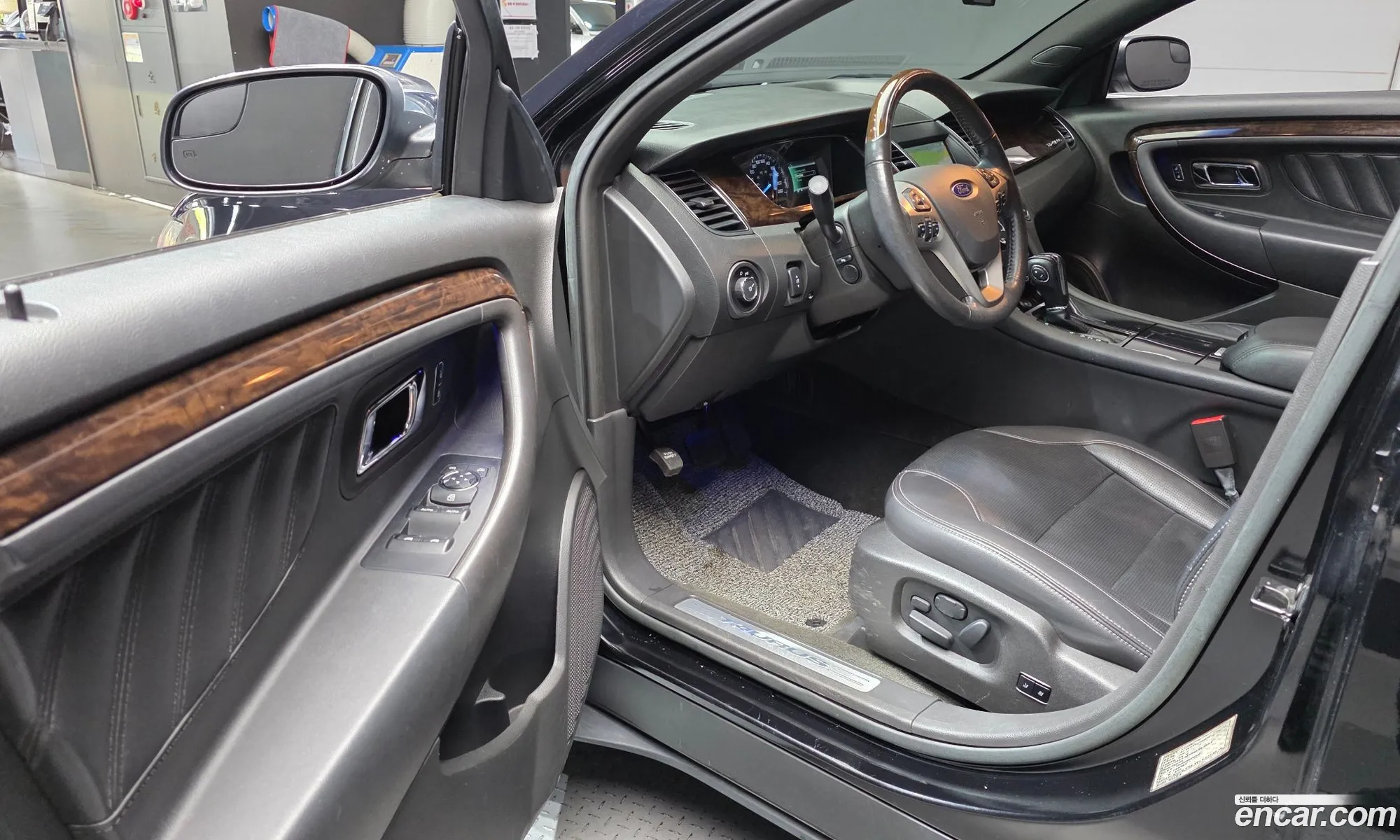 Ford Taurus 2016 1FAHP2F90GG137432 — 4