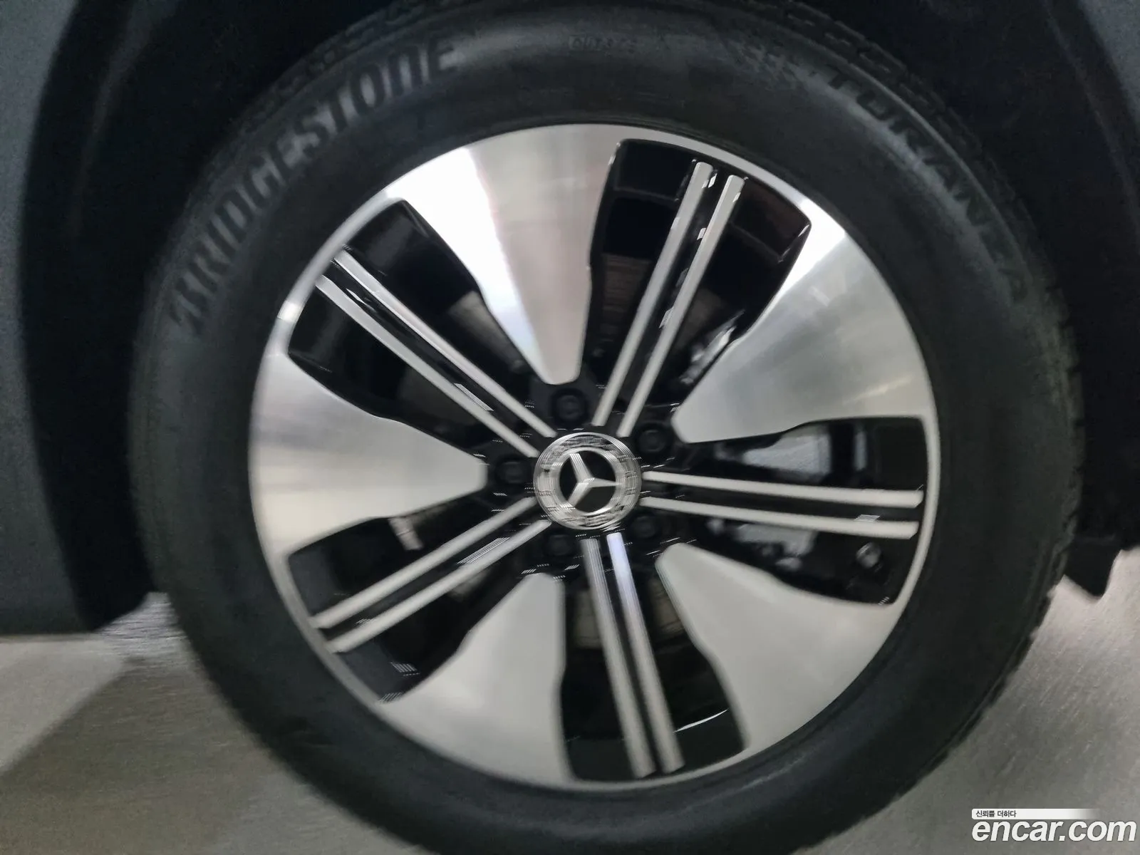 Mercedes-Benz EQB X243 2024 — 12