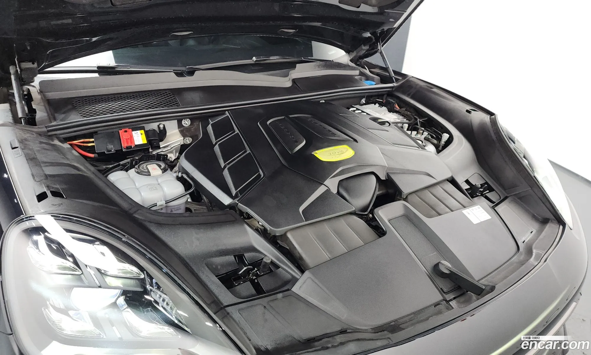Porsche Cayenne 2022 11111111111111111 — 25