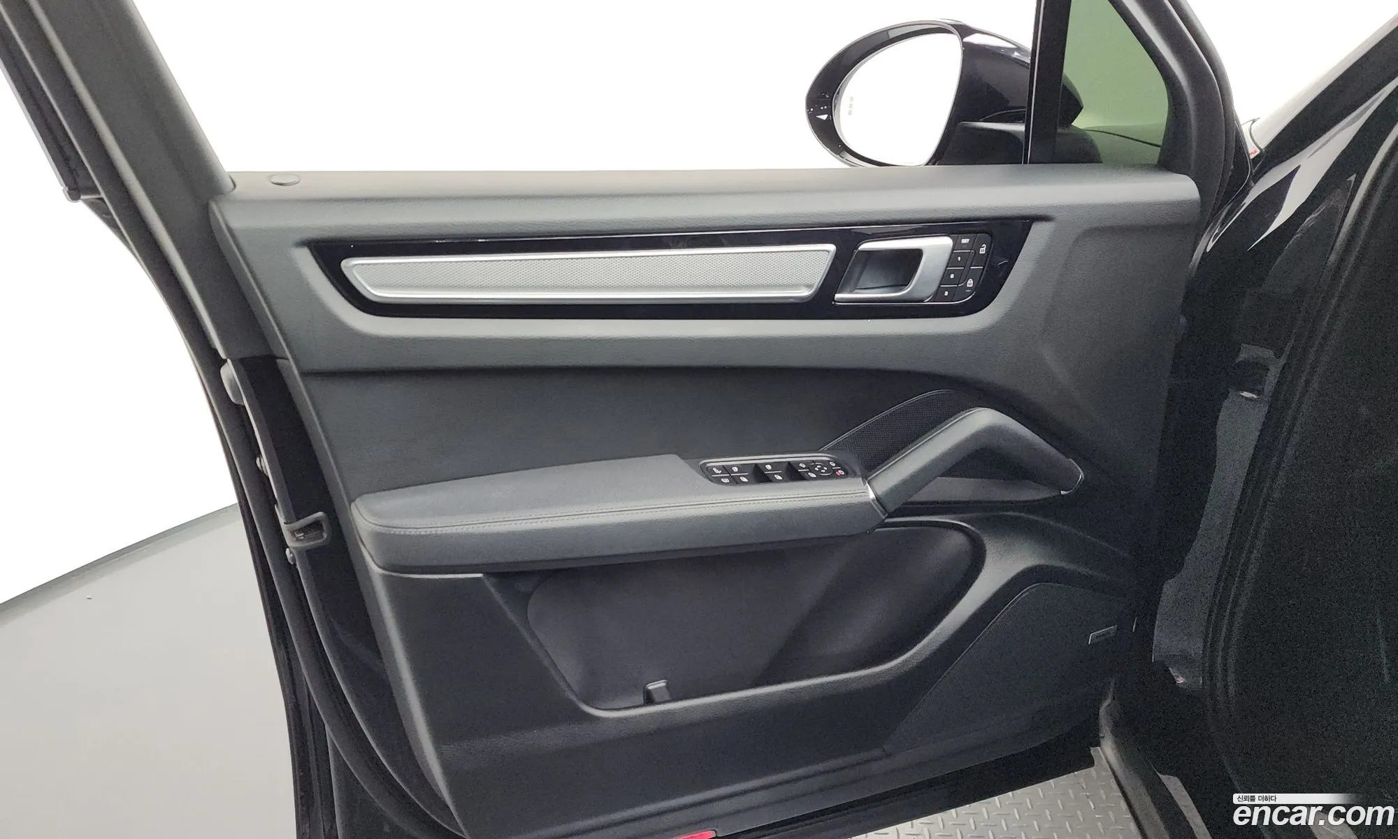 Porsche Cayenne 2022 11111111111111111 — 28