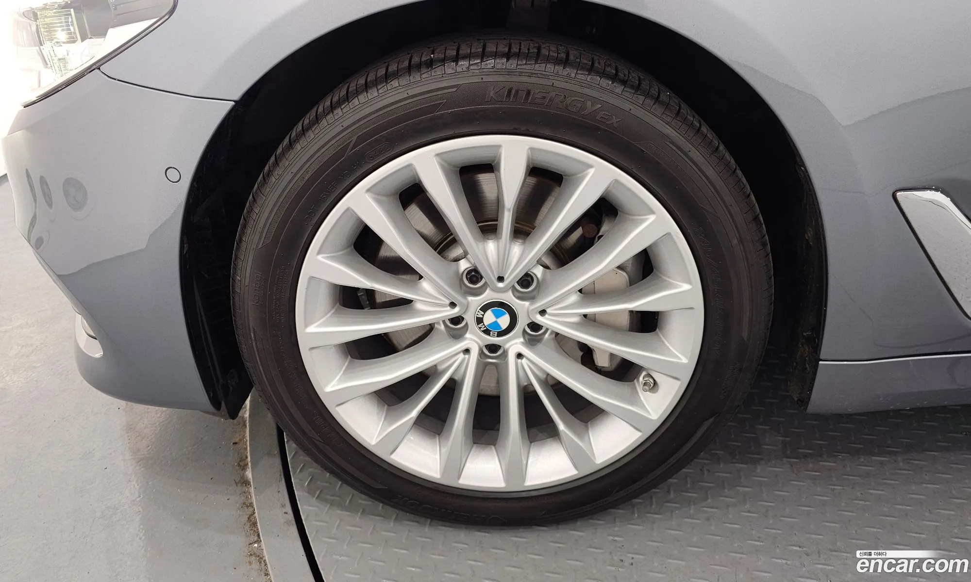 BMW 5 Series 2018 WBAJD9105JB277161 — 10