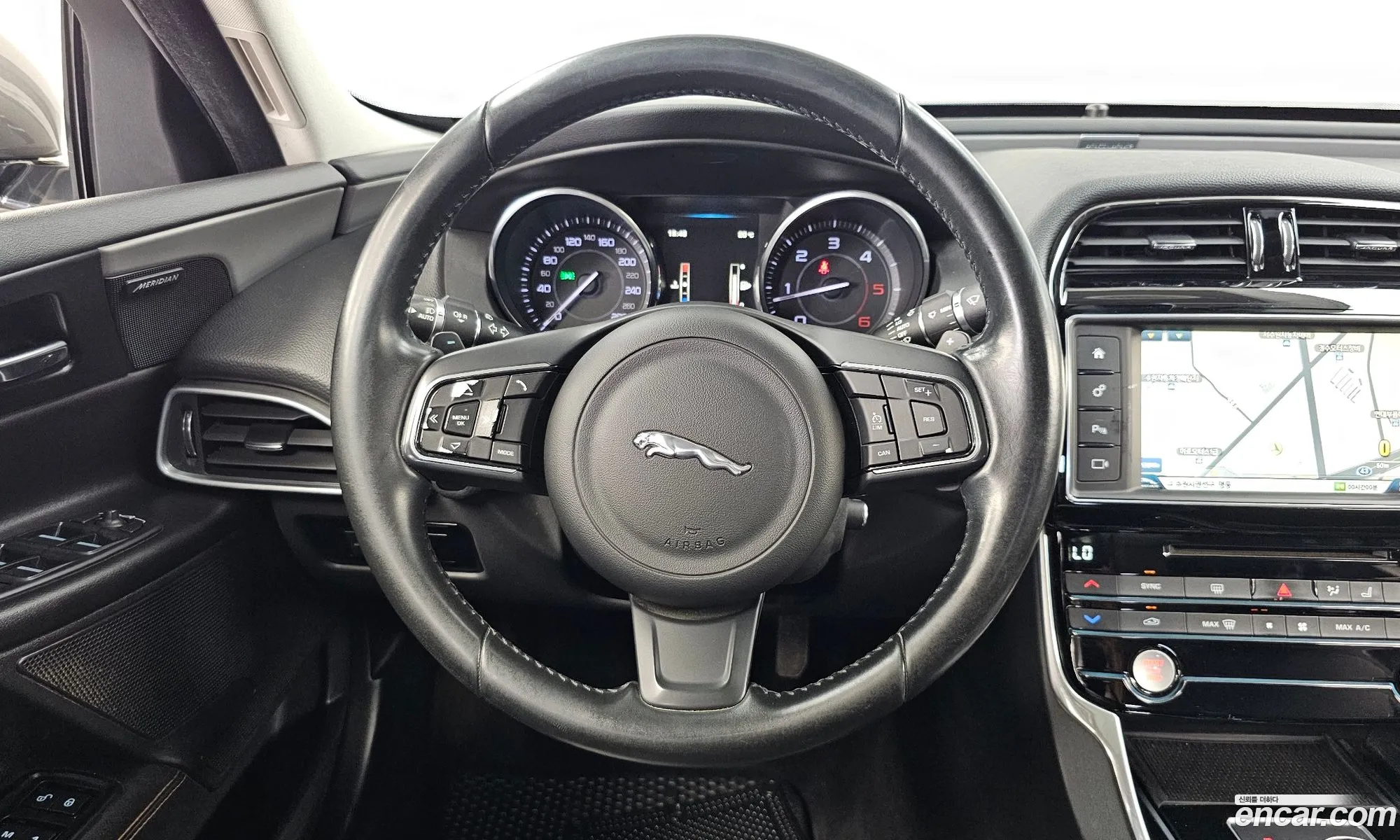 Jaguar XE 2015 — 19