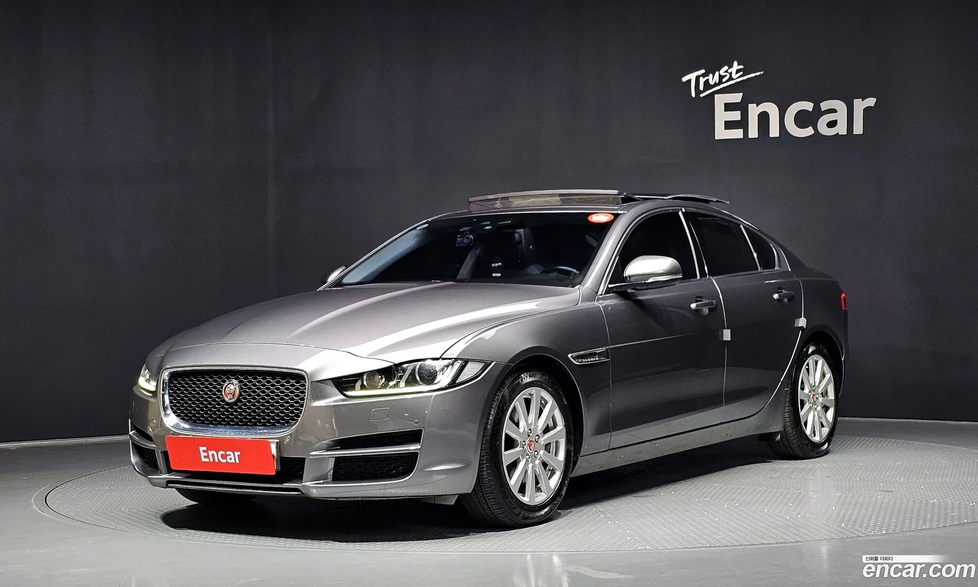Jaguar XE 2015 — 17