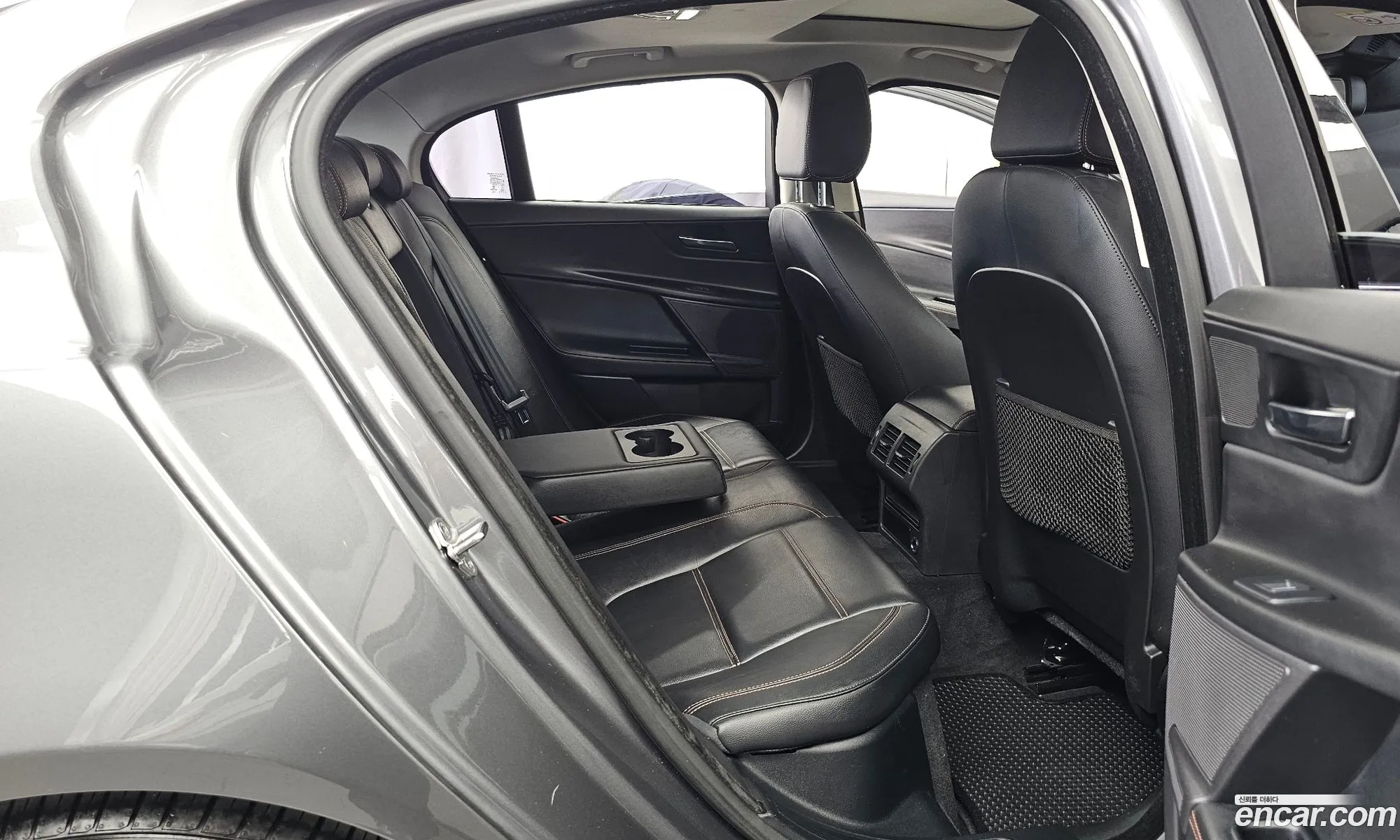Jaguar XE 2015 — 16