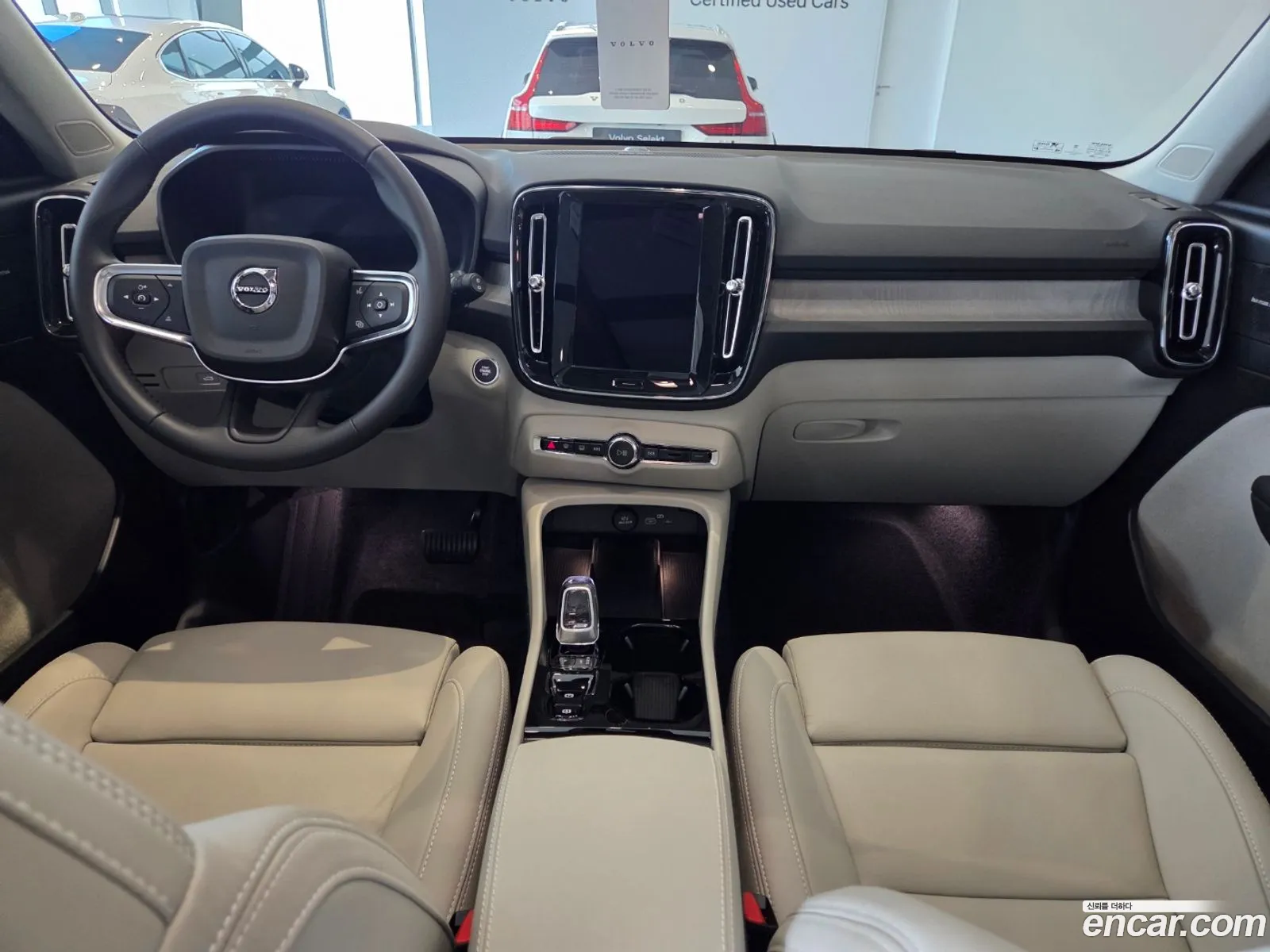 Volvo XC40 2025 — 16