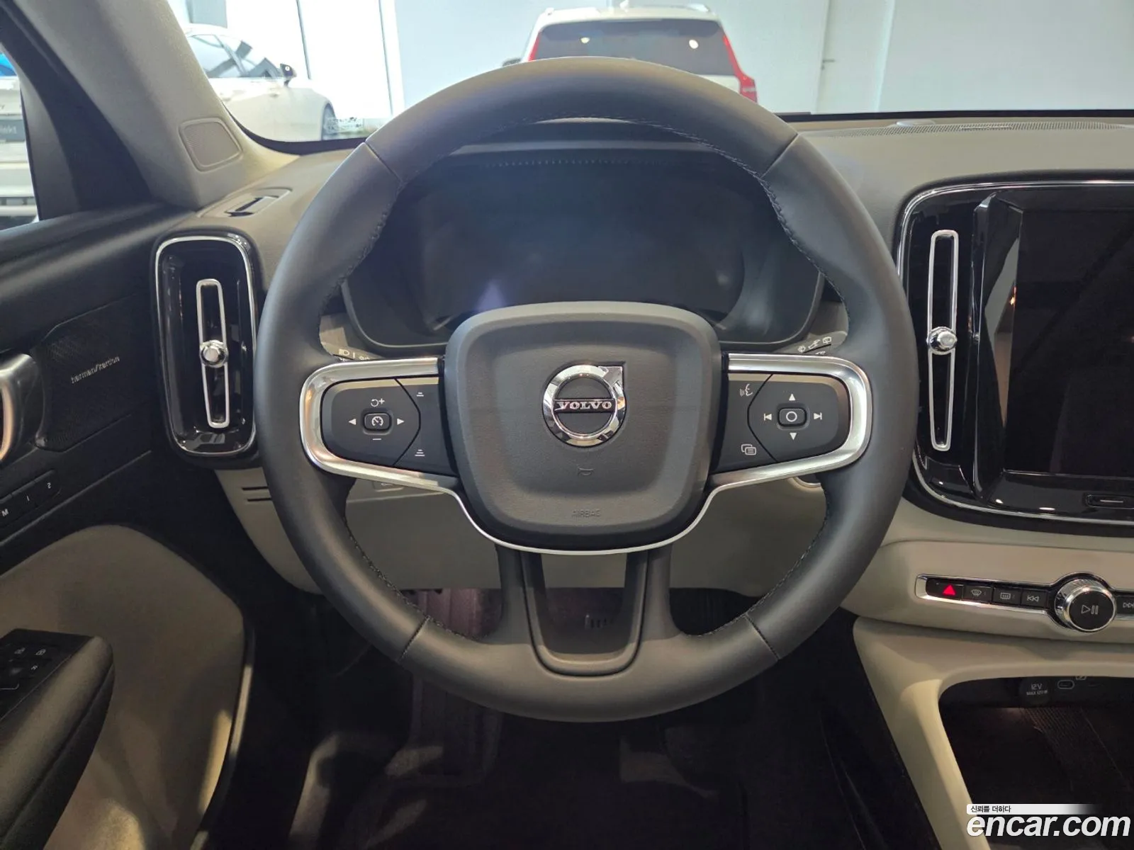 Volvo XC40 2025 — 9