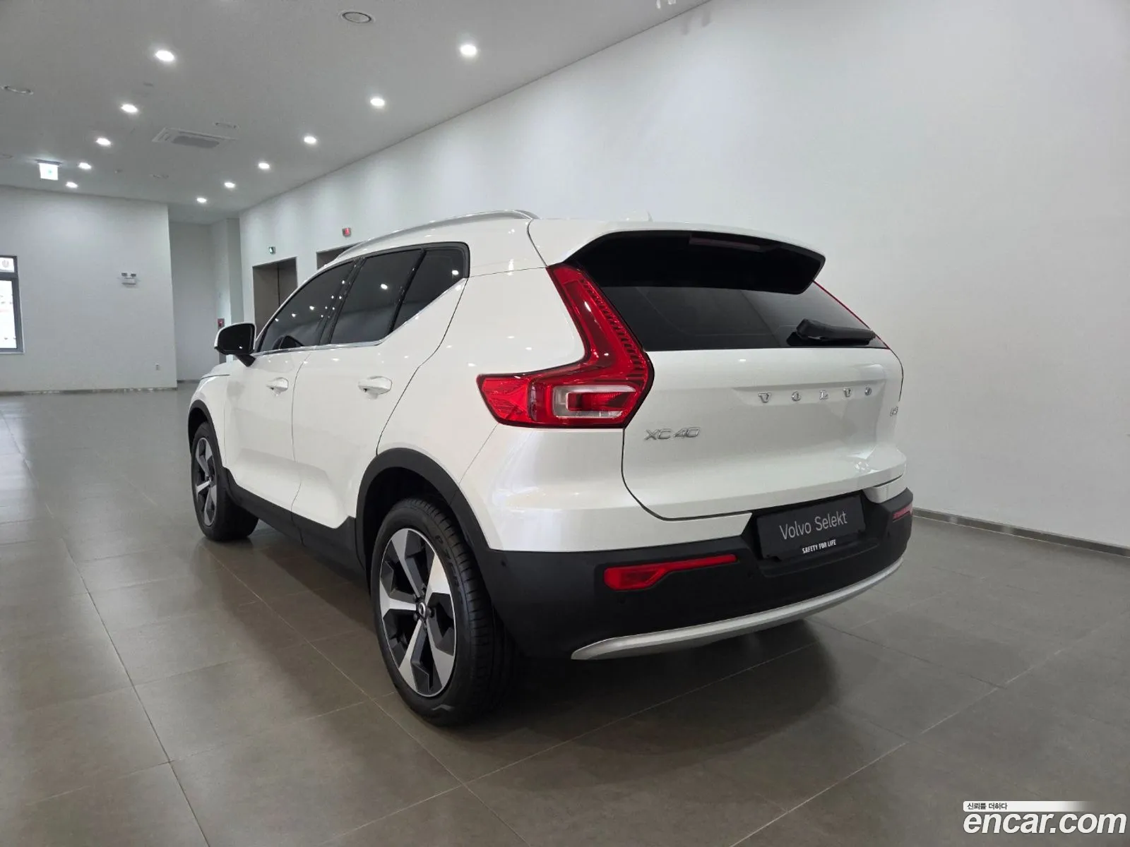 Volvo XC40 2025 — 17