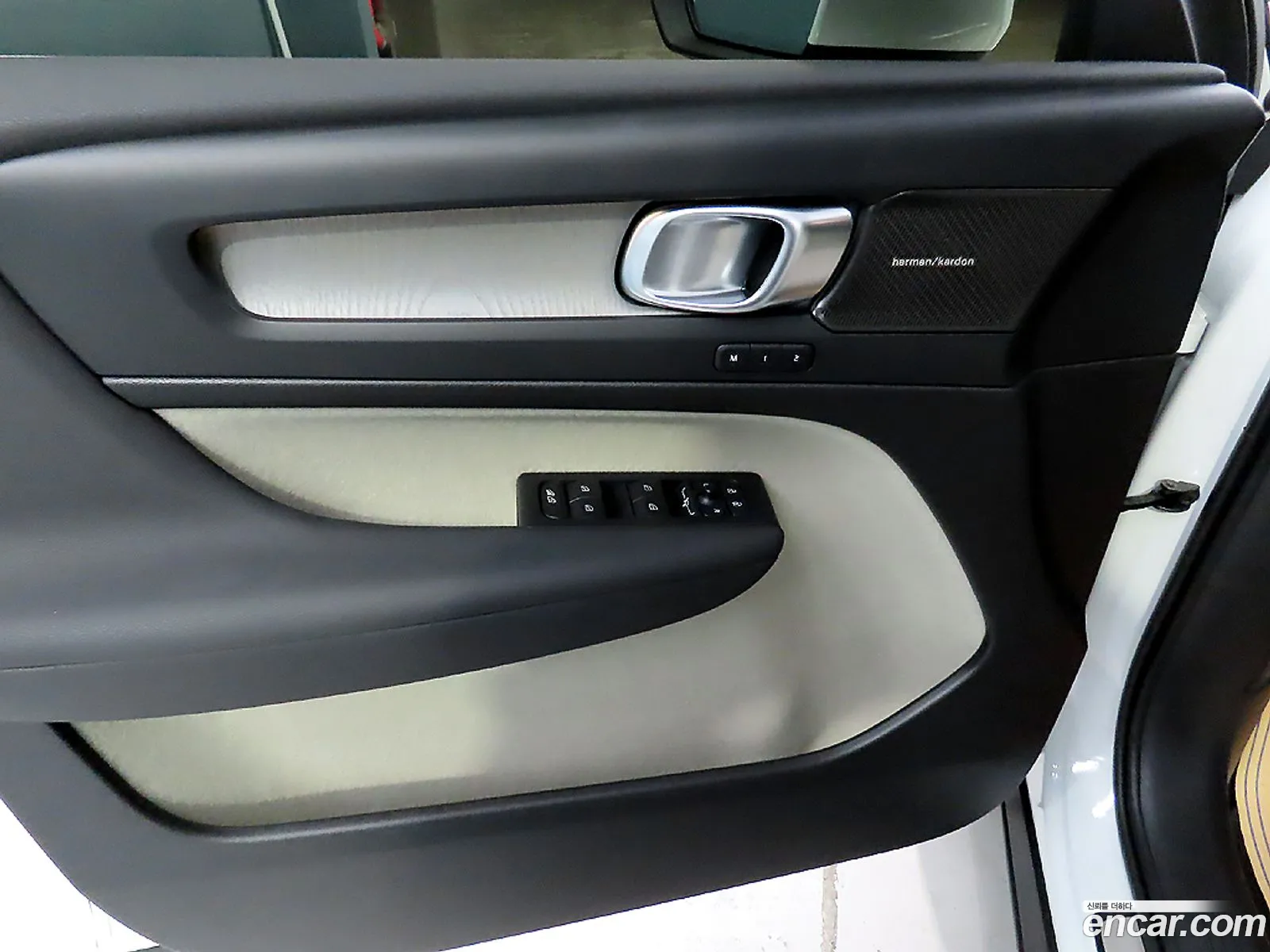 Volvo XC40 2025 — 12