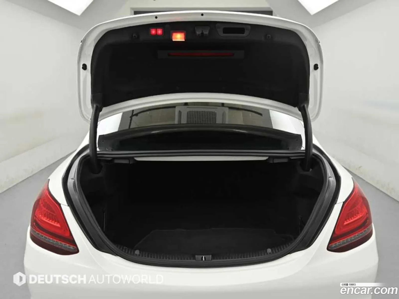 Mercedes-Benz C-Class W205 2019 — 19