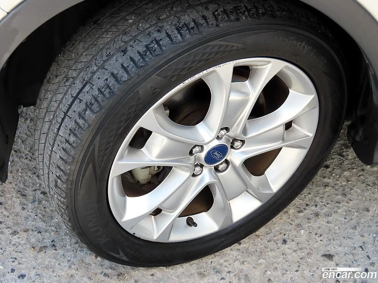 Ford Kuga 2016 — 13