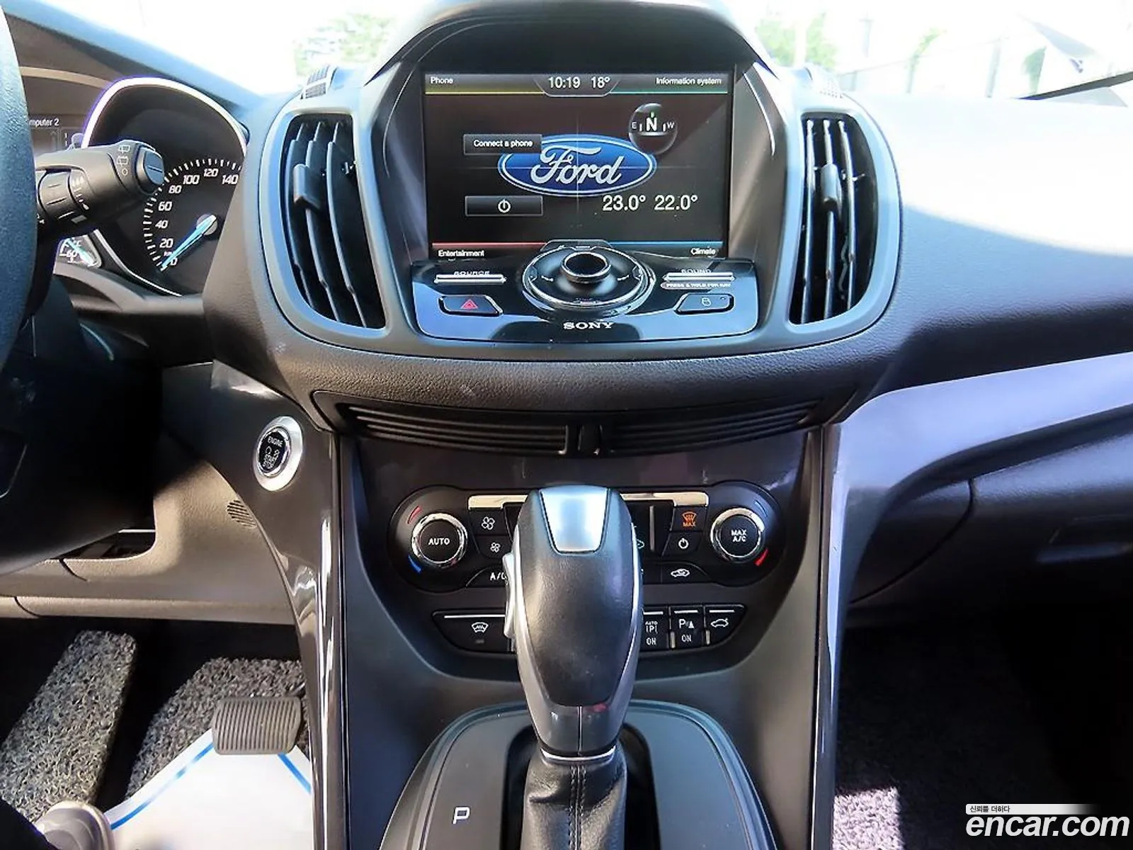 Ford Kuga 2016 — 19