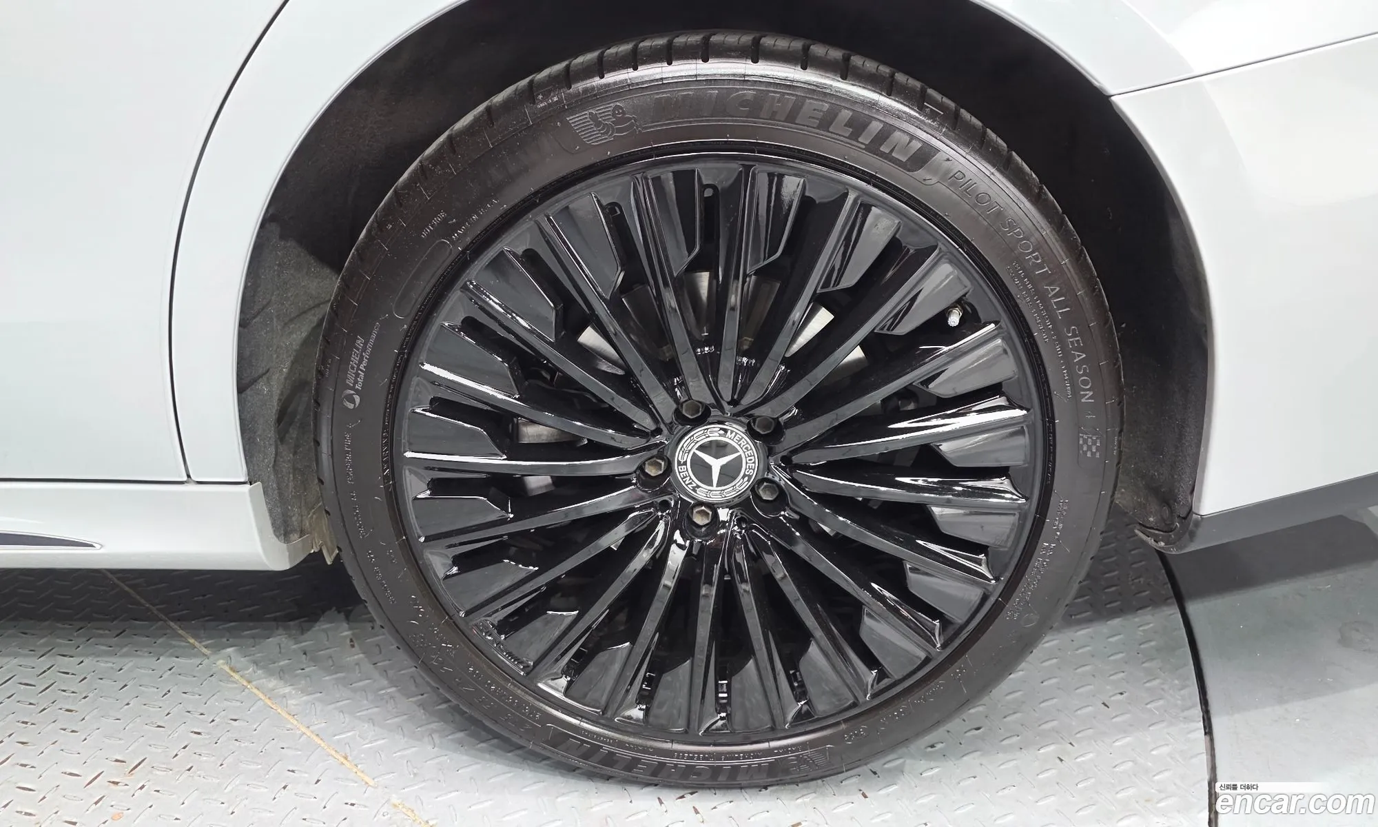 Mercedes-Benz E-Class W214 2024 — 32