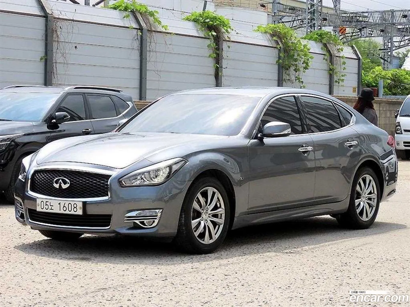 Infiniti Q70