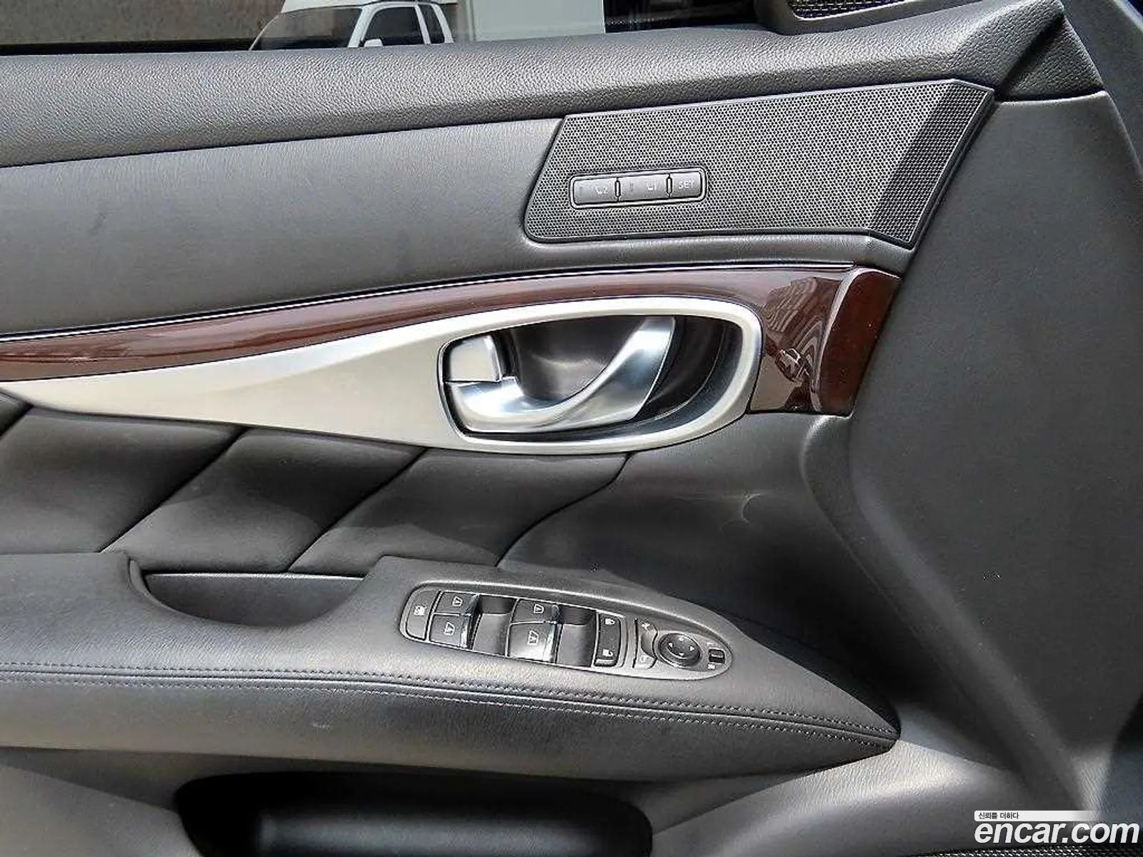 Infiniti Q70 2017 — 18