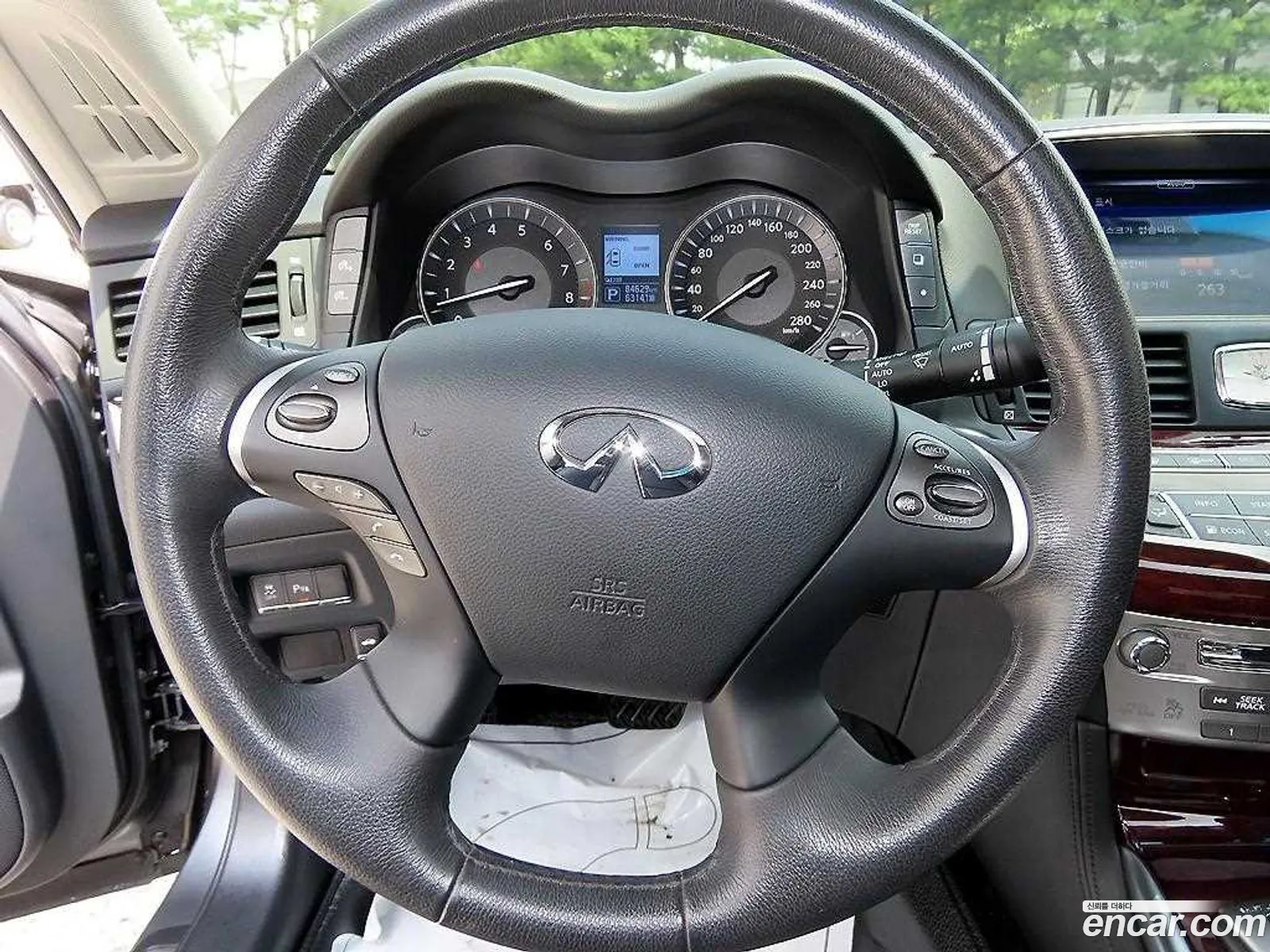 Infiniti Q70 2017 — 9