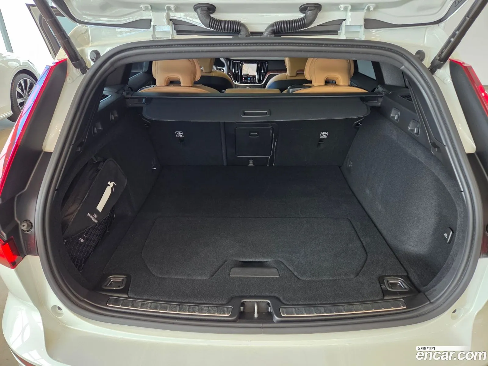 Volvo V60 Cross Country 2026 — 9