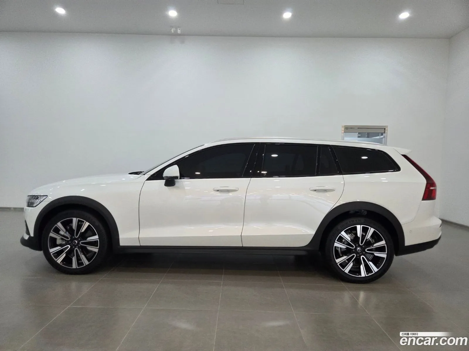 Volvo V60 Cross Country 2026 — 4