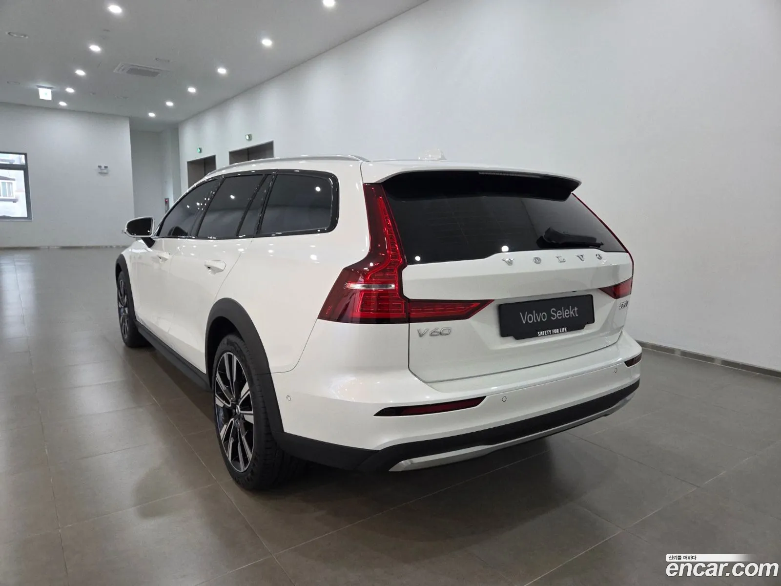Volvo V60 Cross Country 2026 — 15