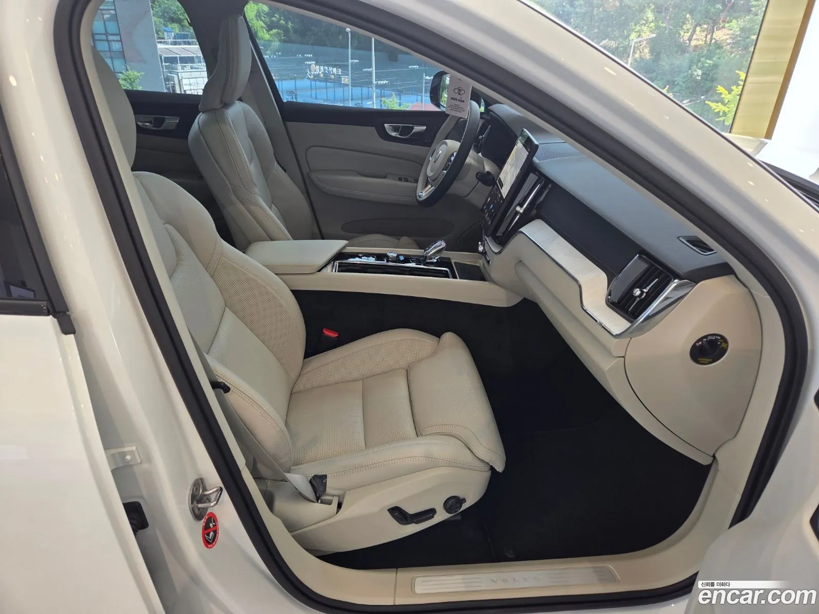 Volvo XC60 2025 — 2