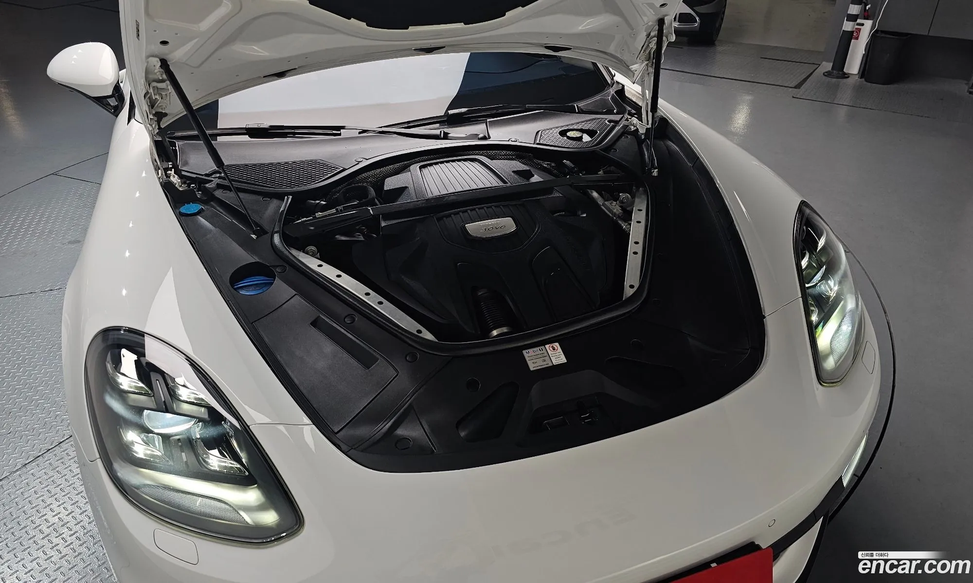 Porsche Panamera 2018 — 16