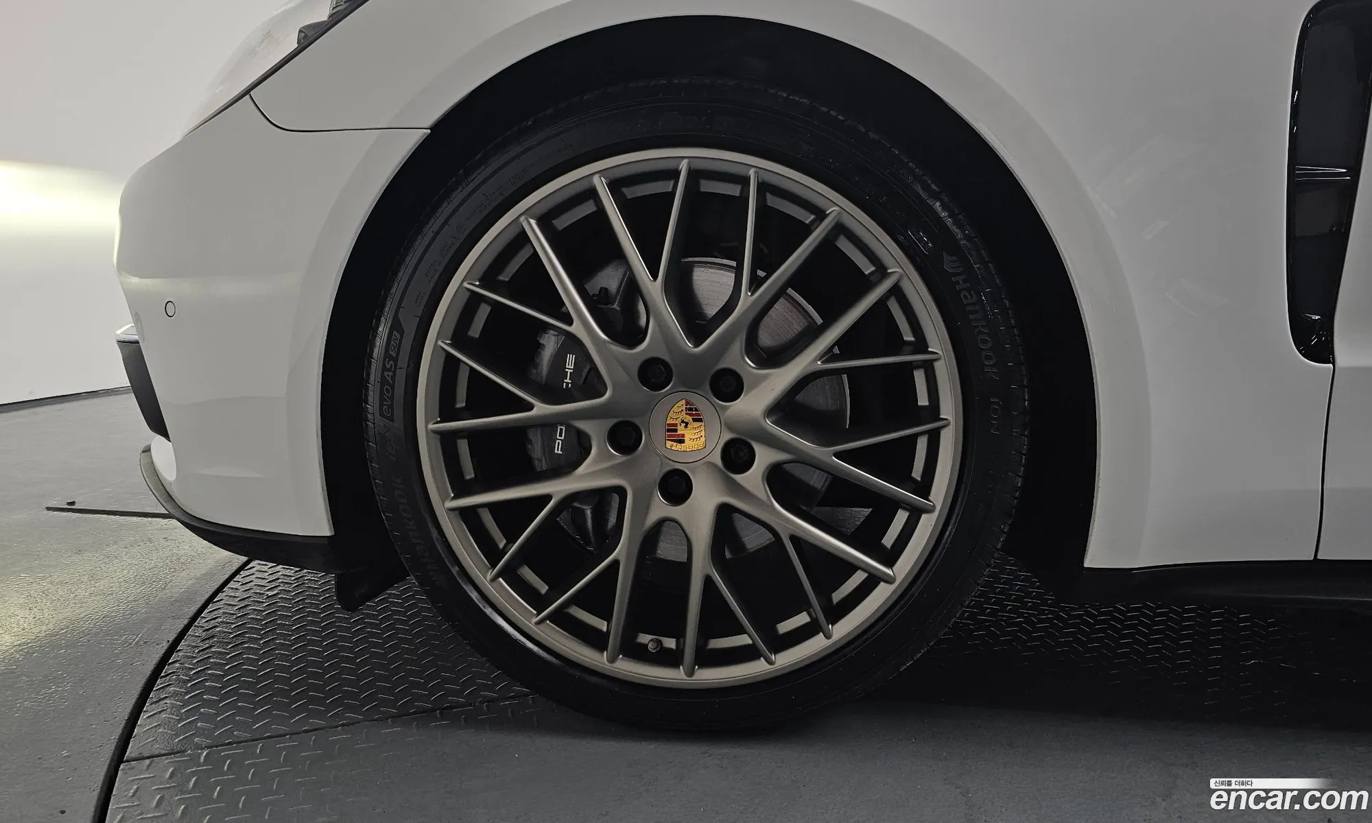 Porsche Panamera 2018 — 25