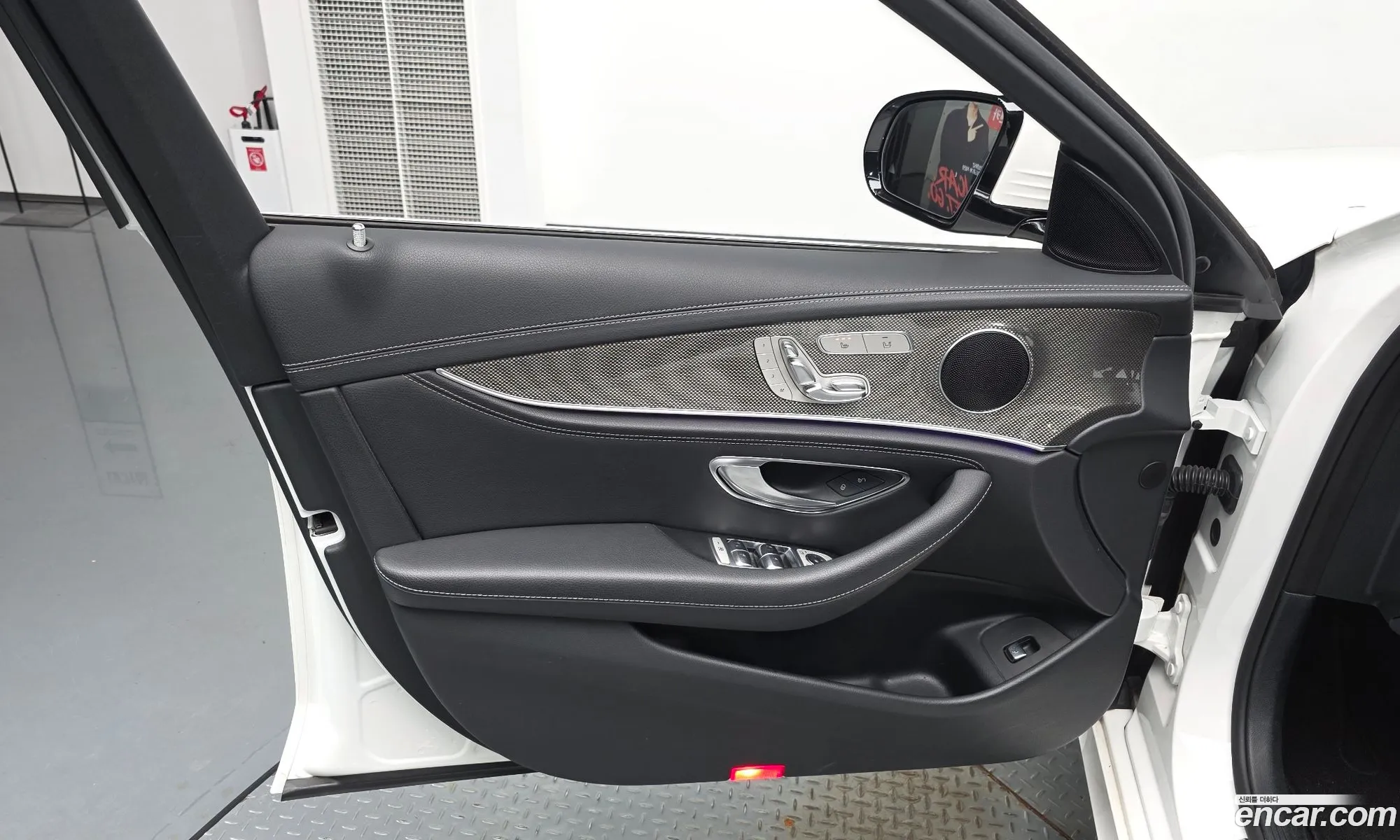 Mercedes-Benz E-Class W213 2017 — 31