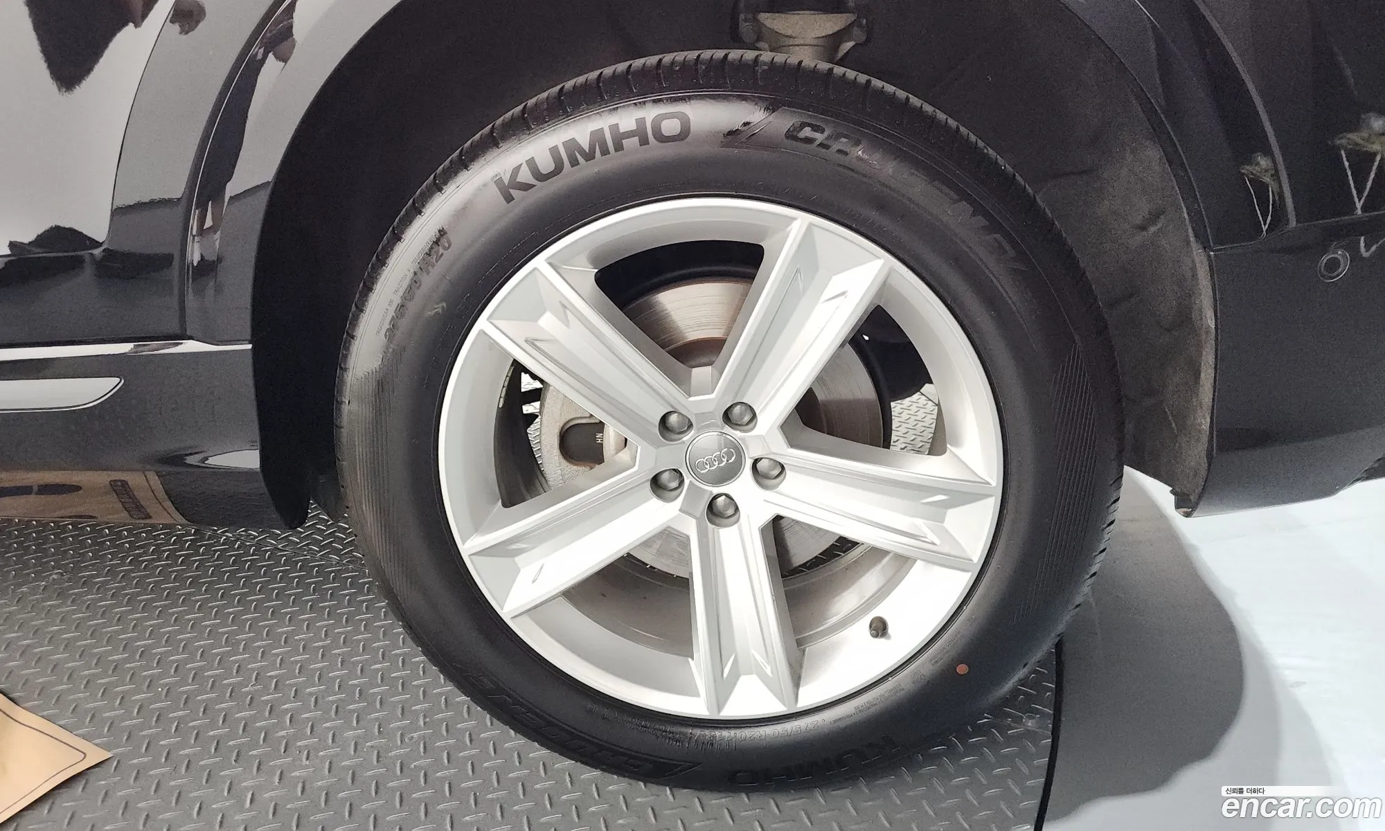Audi Q8 2021 — 32