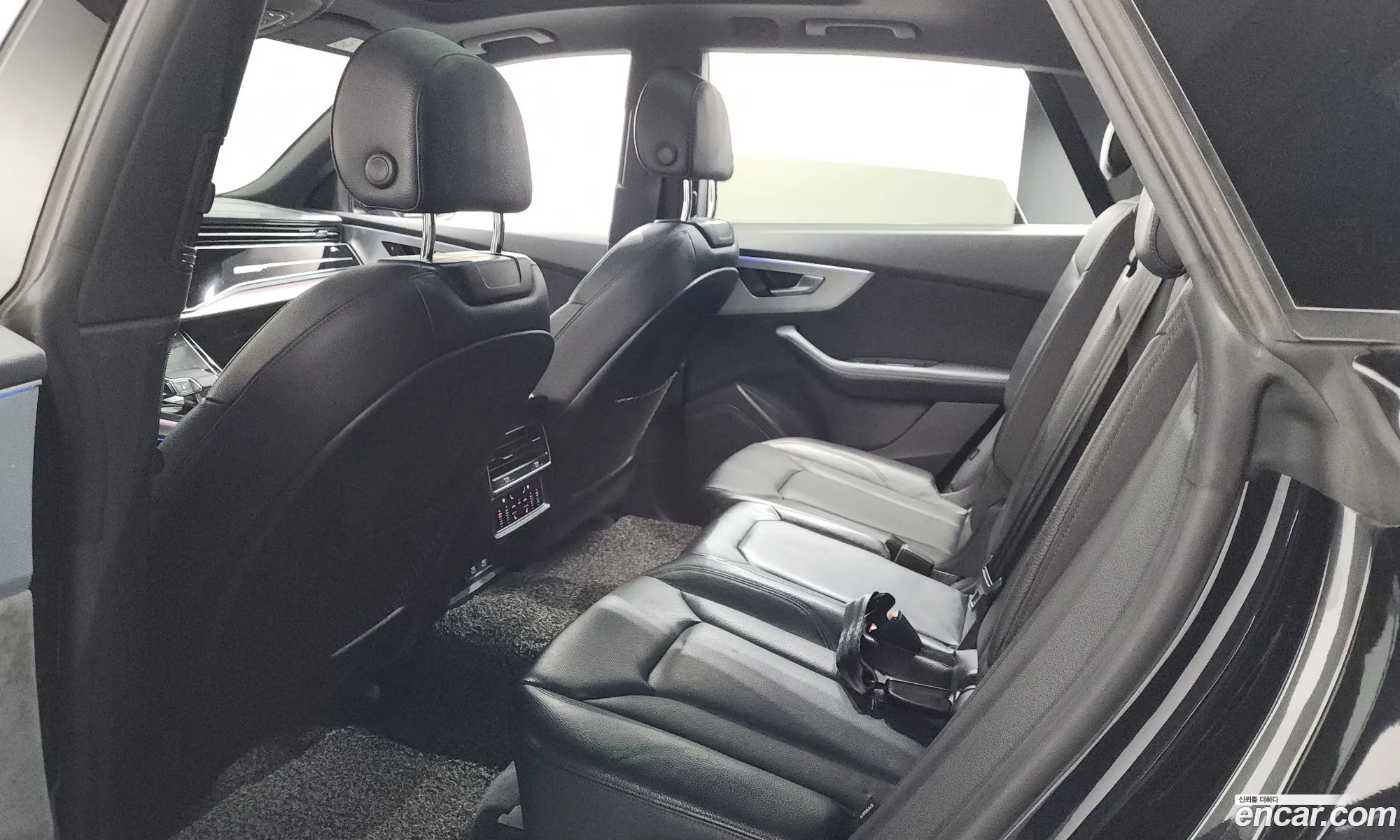 Audi Q8 2021 — 27