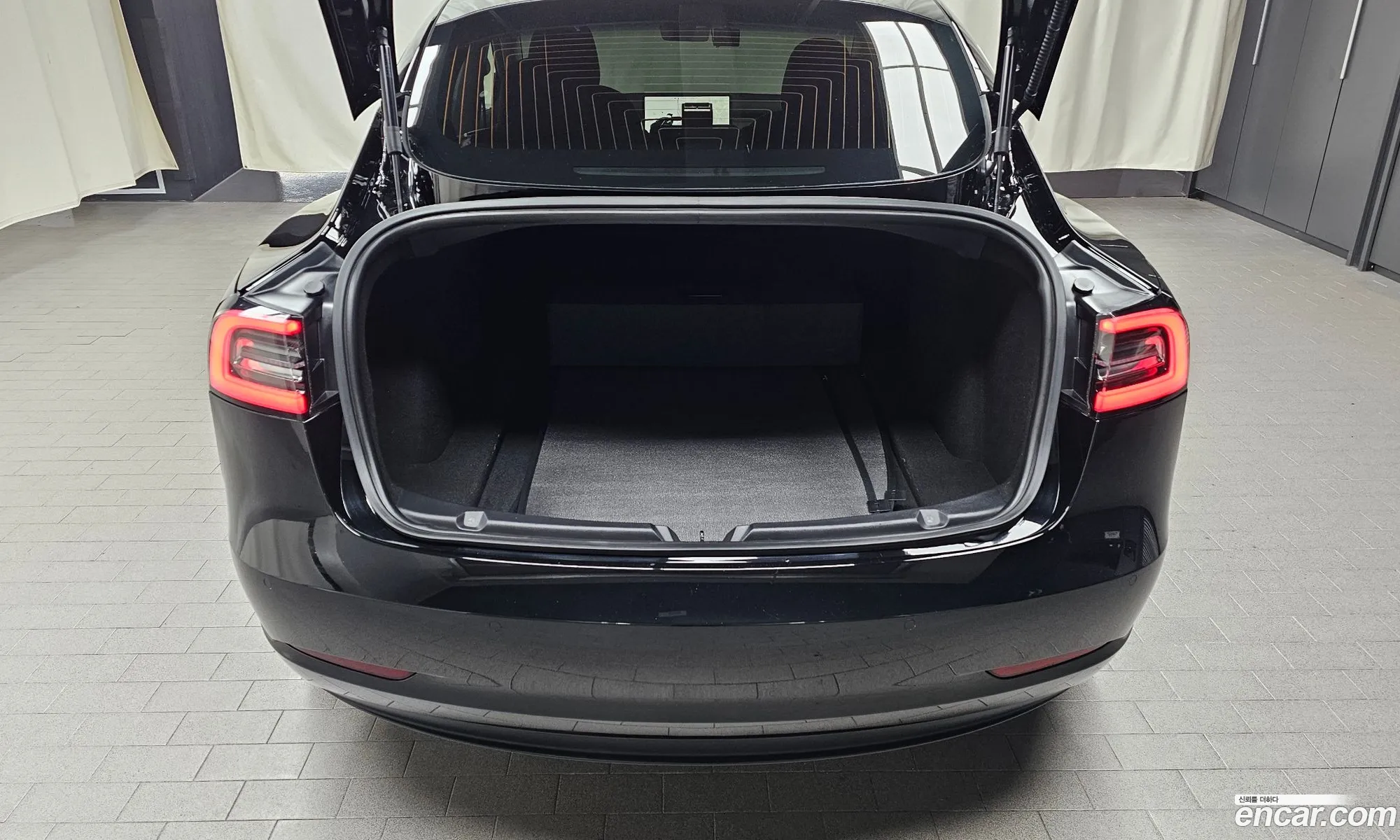 Tesla Model 3 2019 5YJ3E1EAXLF584595 — 8