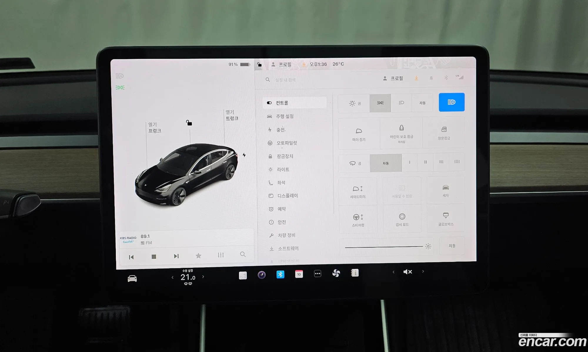 Tesla Model 3 2019 5YJ3E1EAXLF584595 — 10