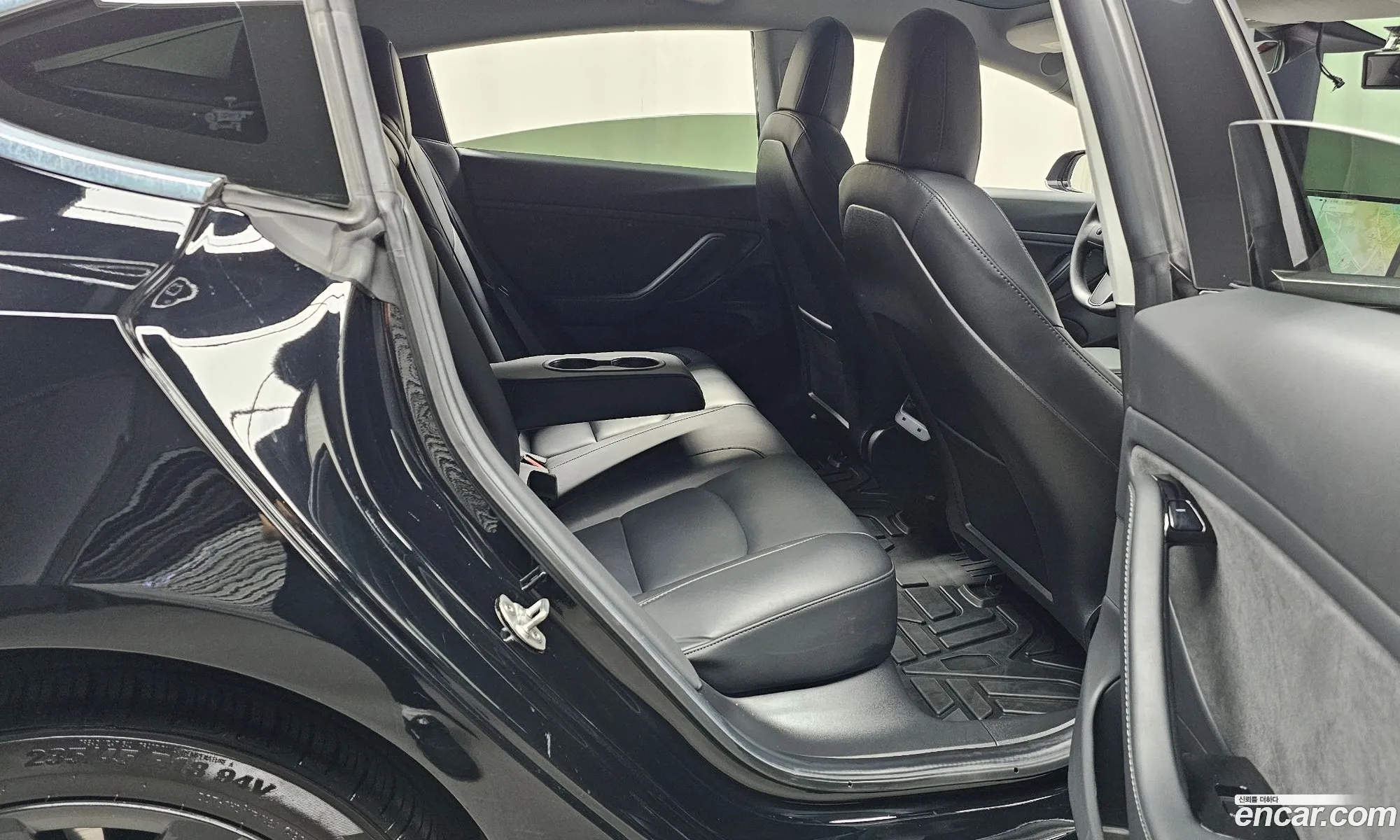 Tesla Model 3 2019 5YJ3E1EAXLF584595 — 3
