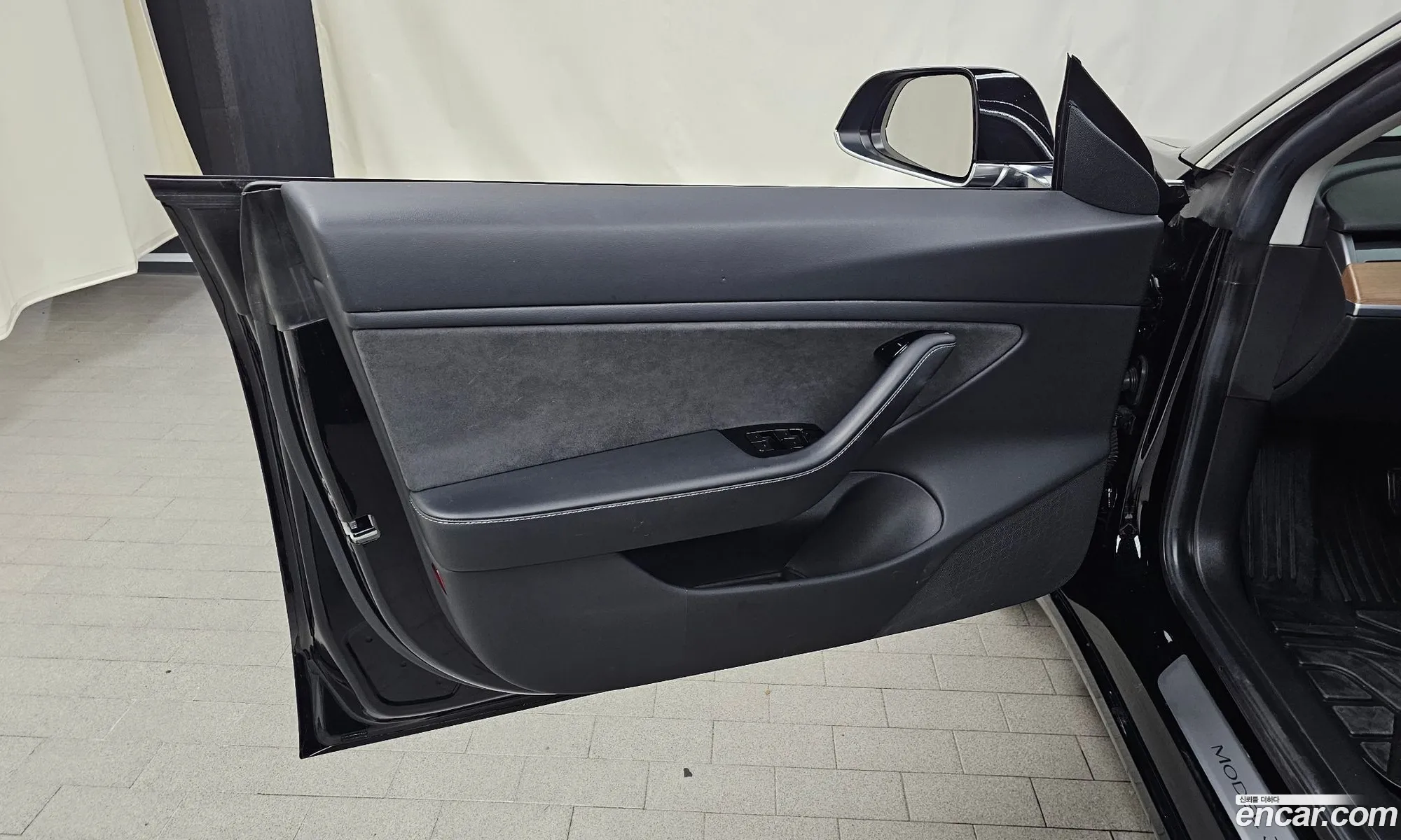 Tesla Model 3 2019 5YJ3E1EAXLF584595 — 30