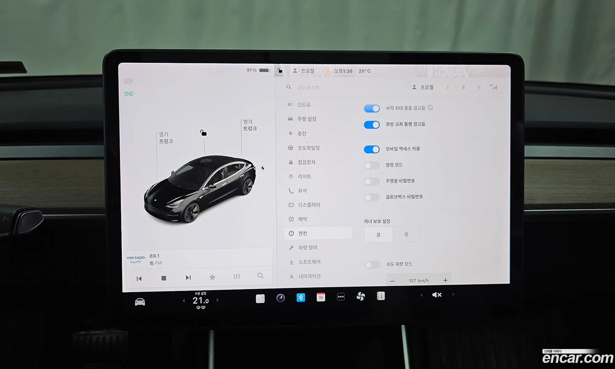 Tesla Model 3 2019 5YJ3E1EAXLF584595 — 19