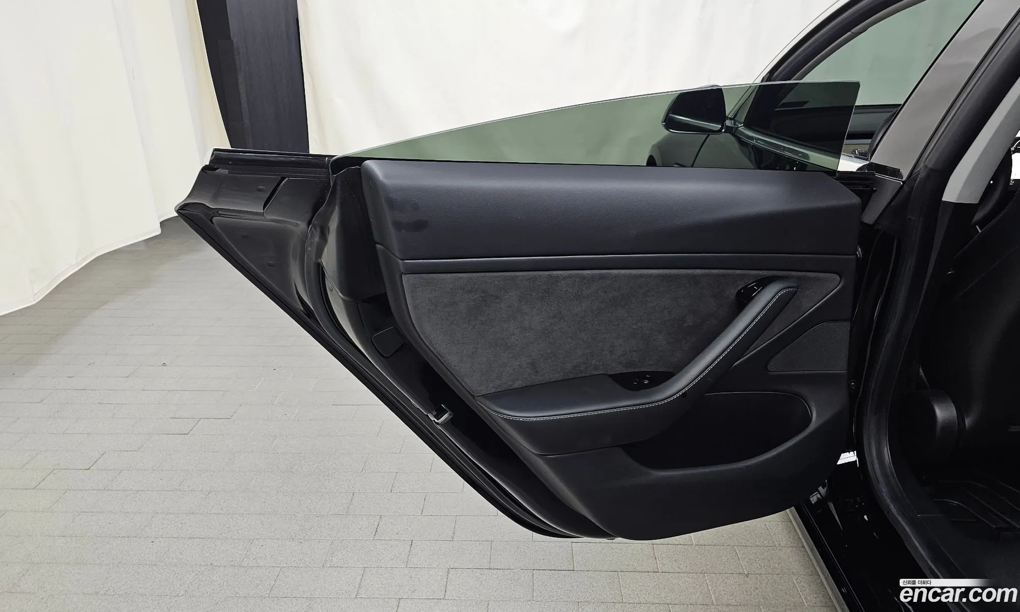 Tesla Model 3 2019 5YJ3E1EAXLF584595 — 2