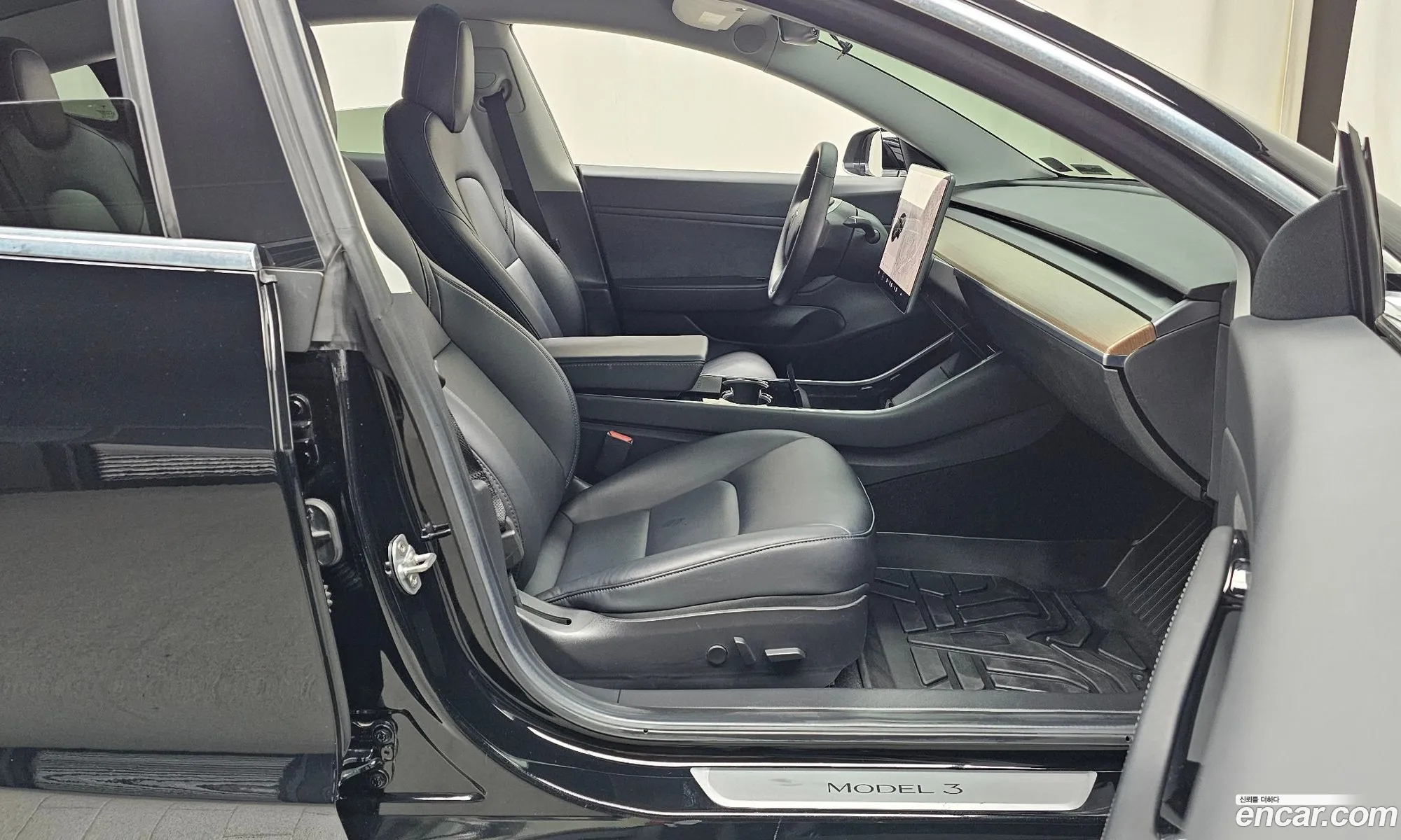 Tesla Model 3 2019 5YJ3E1EAXLF584595 — 22