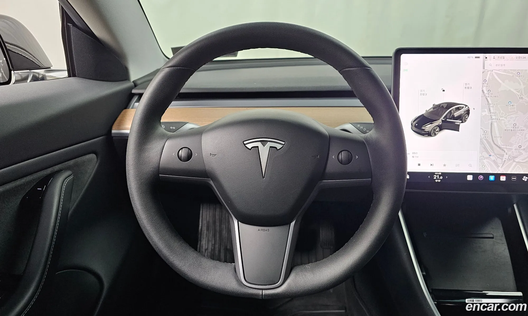 Tesla Model 3 2019 5YJ3E1EAXLF584595 — 24