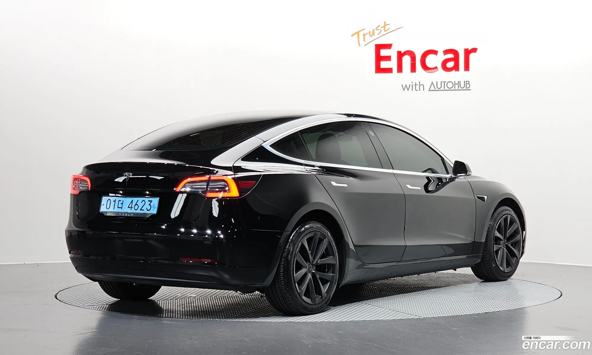 Tesla Model 3 2019 5YJ3E1EAXLF584595 — 23