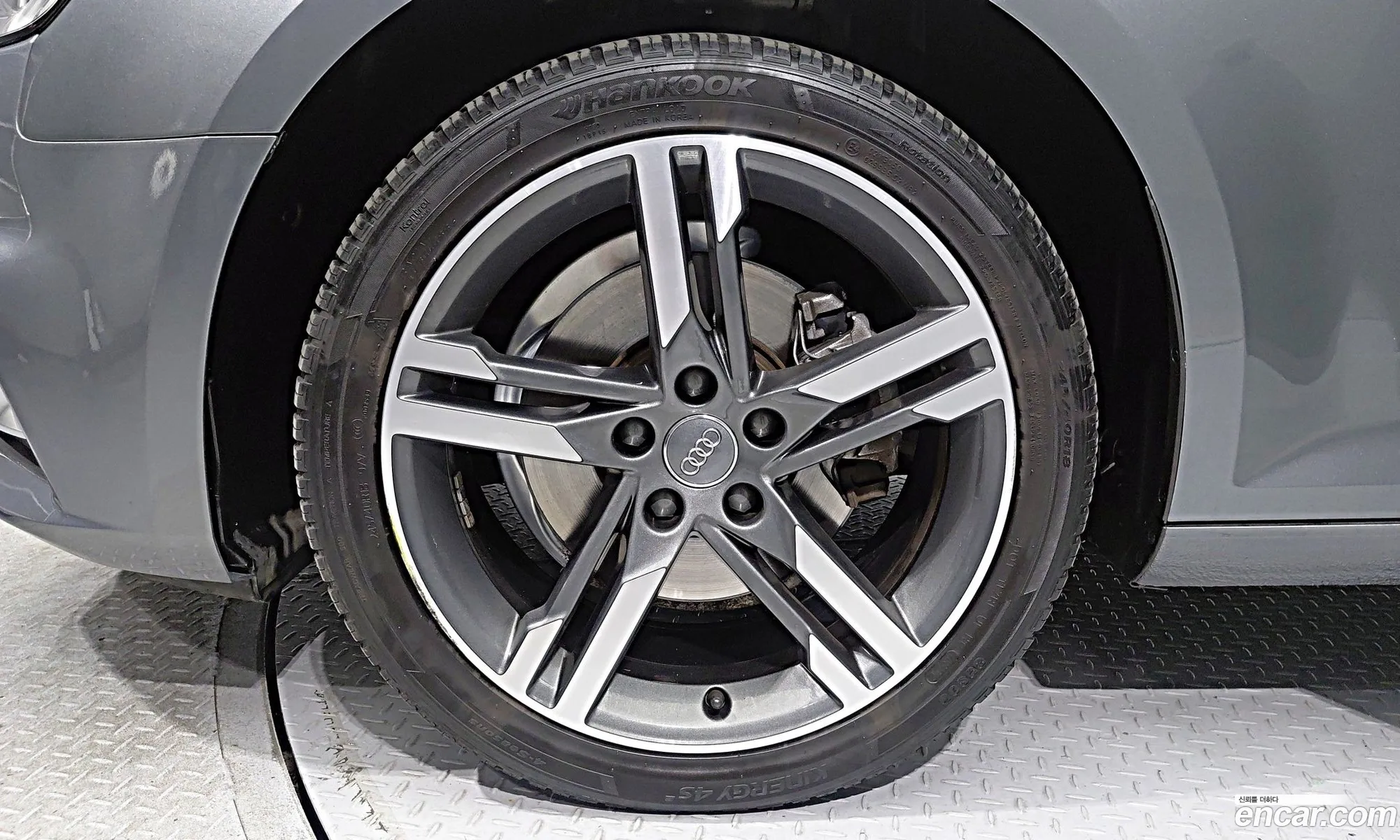 Audi A4 2019 — 2