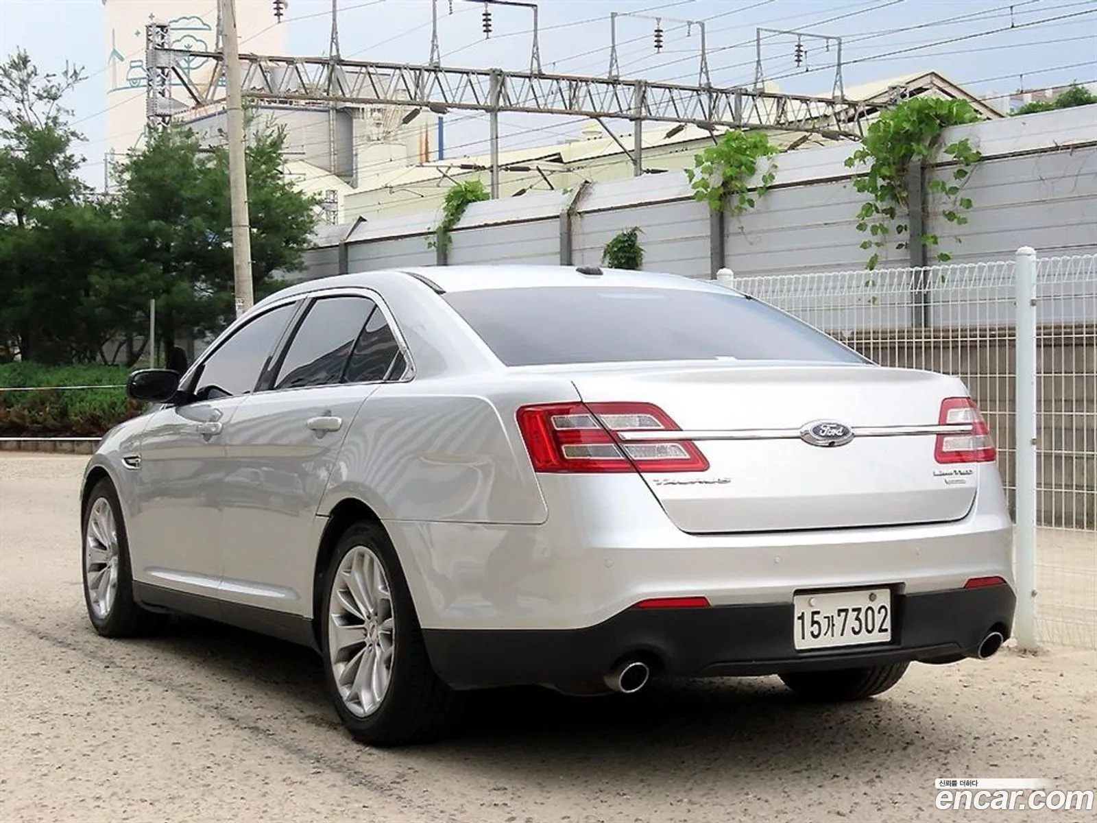 Ford Taurus