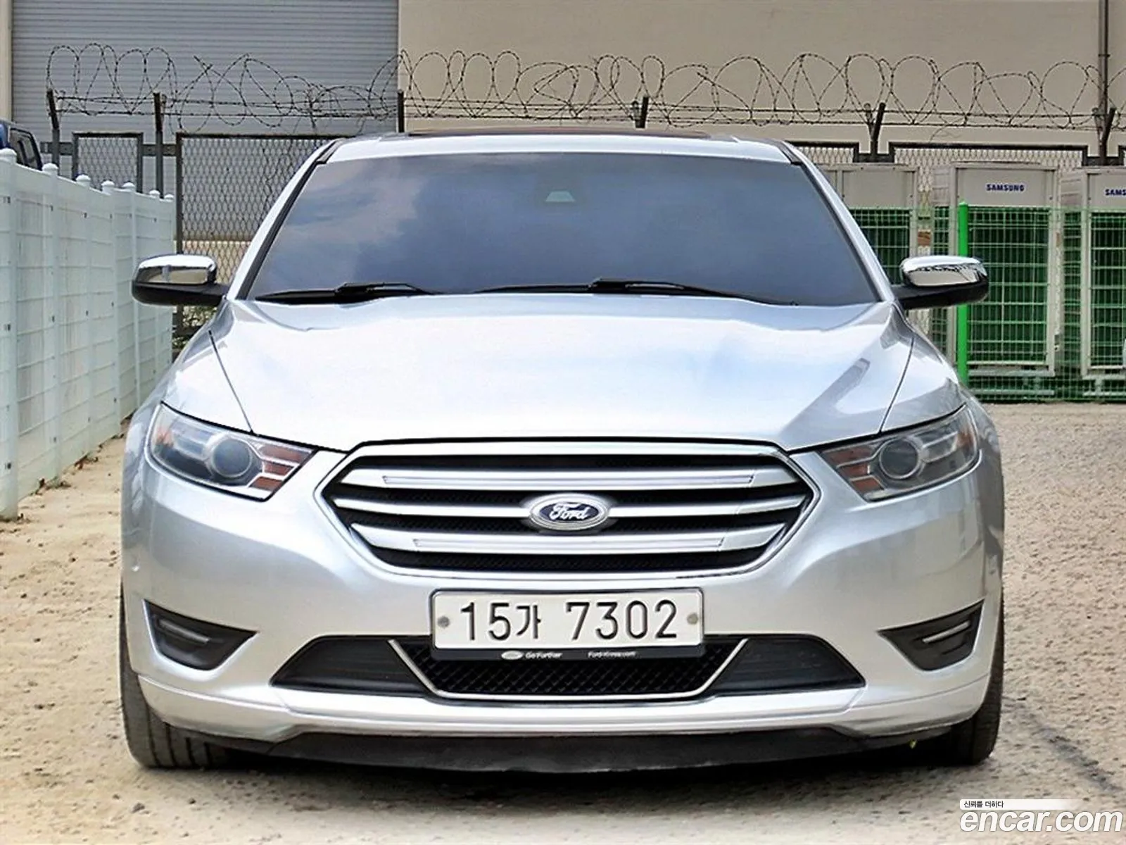 Ford Taurus 2015 — 19