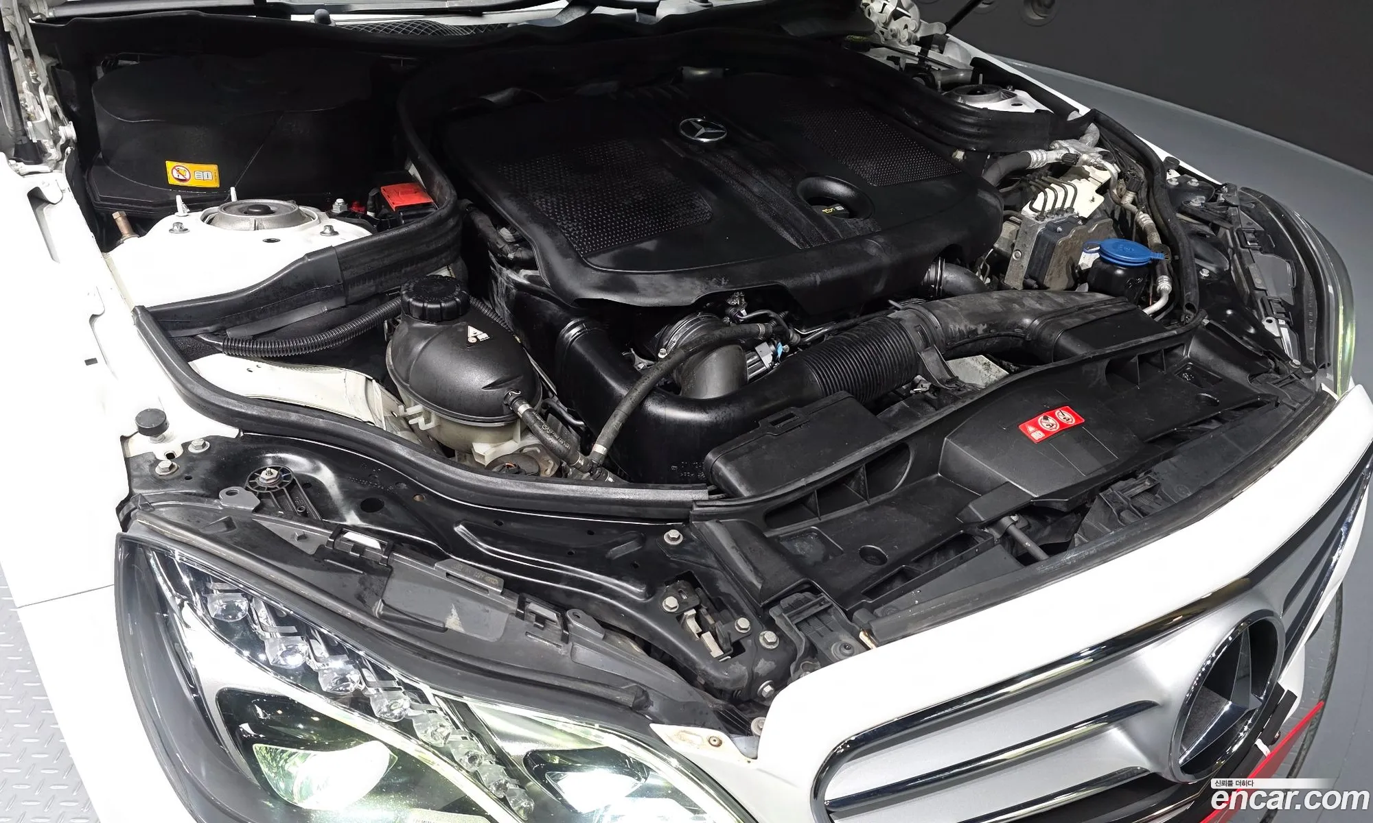 Mercedes-Benz E-Class W212 2013 WDDHF8CB5EA882593 — 12
