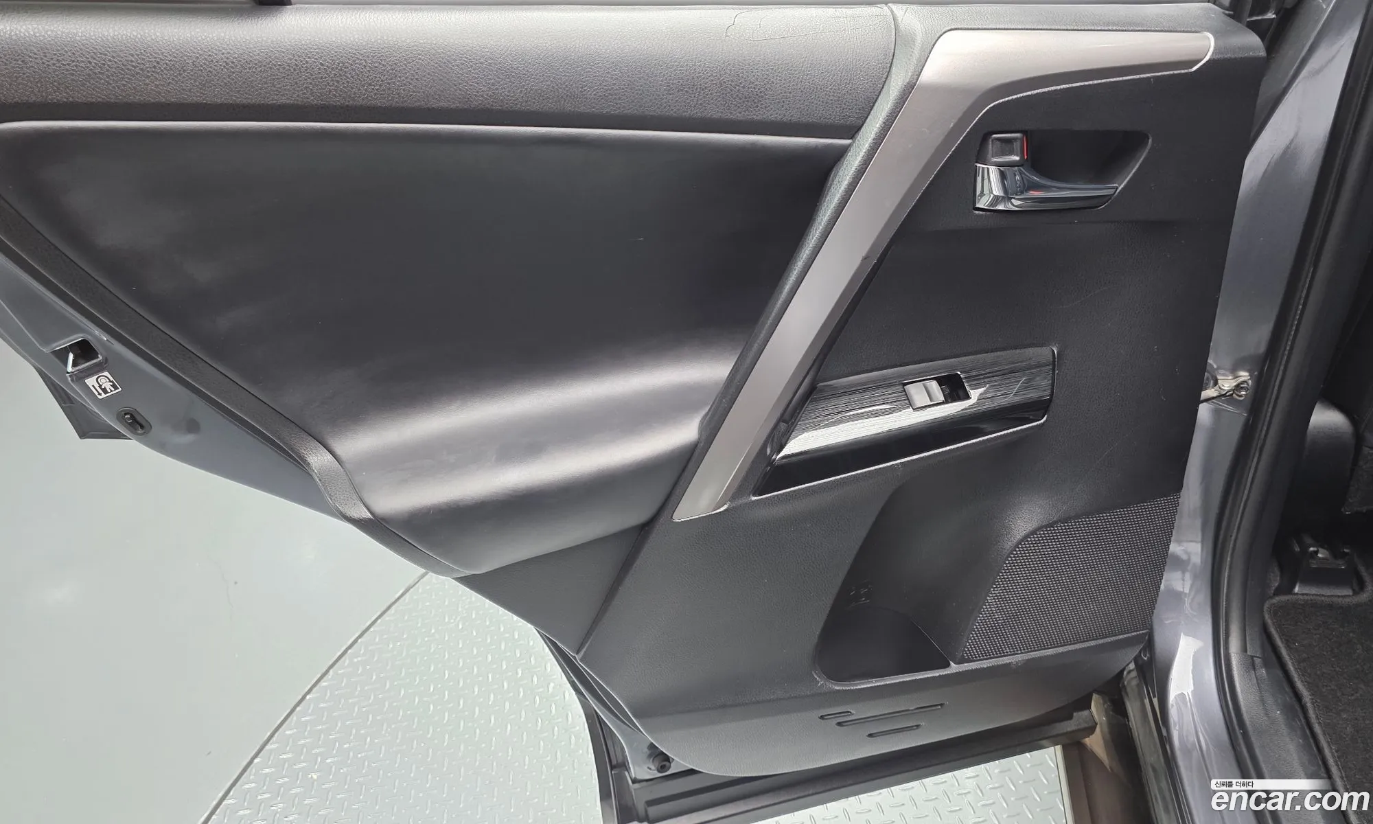 Toyota RAV4 2018 — 27
