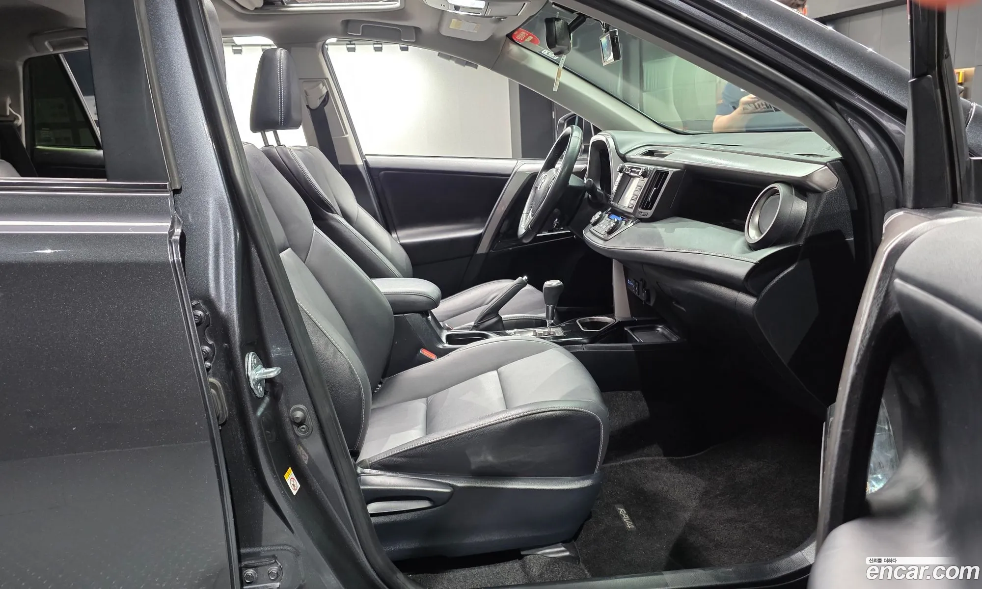 Toyota RAV4 2018 — 28