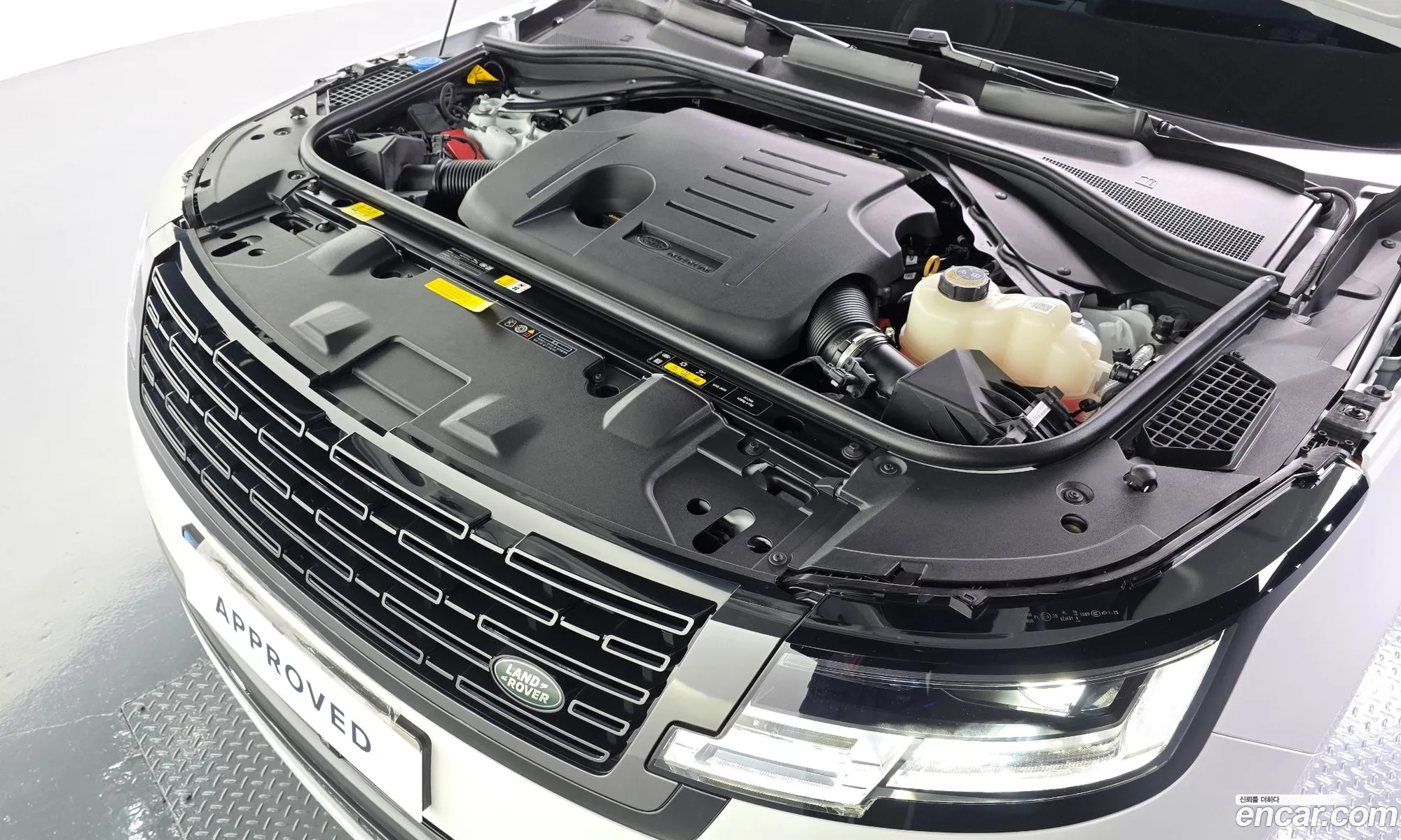 Land Rover Range Rover 2025 SALKA9B45SA292745 — 17