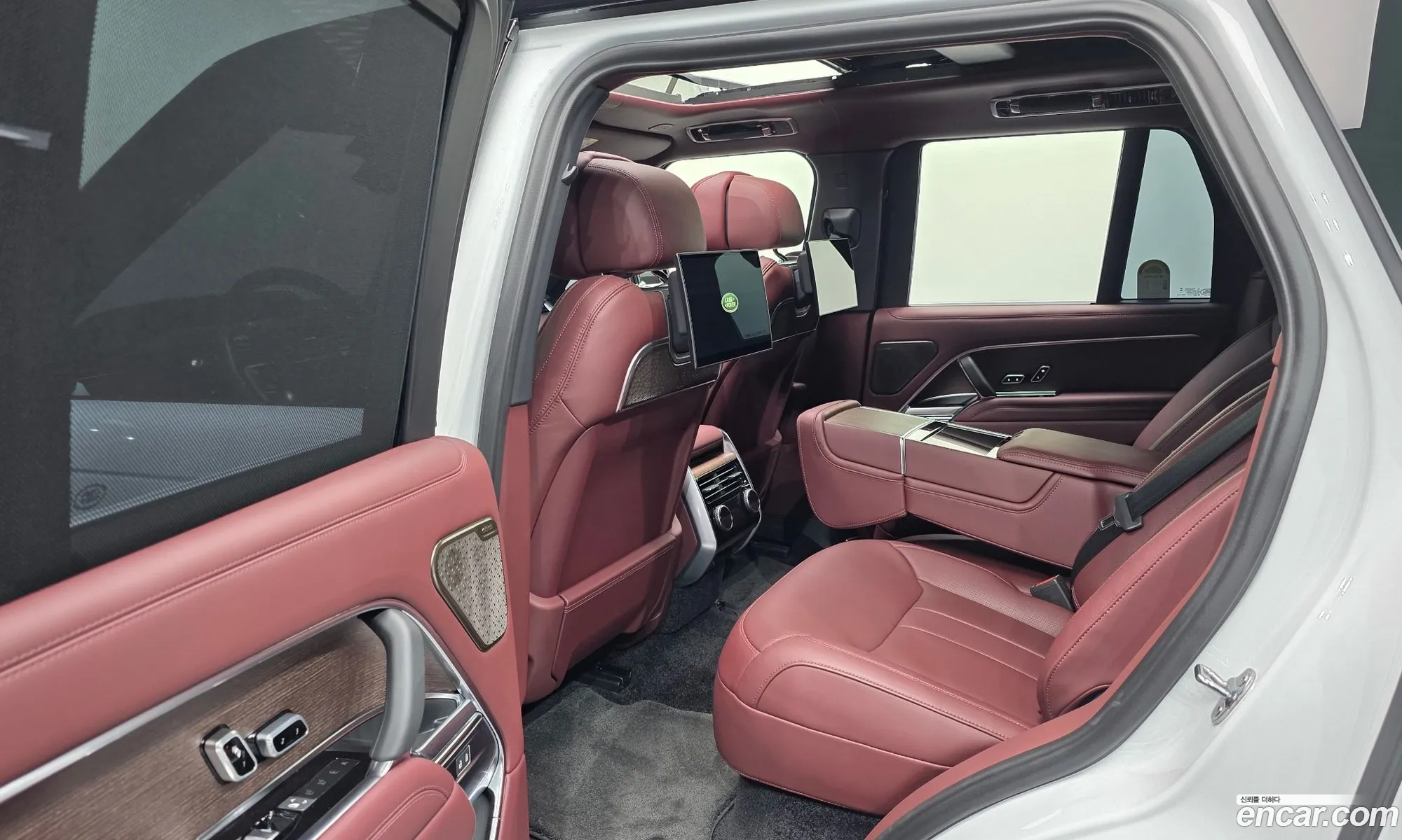 Land Rover Range Rover 2025 SALKA9B45SA292745 — 13