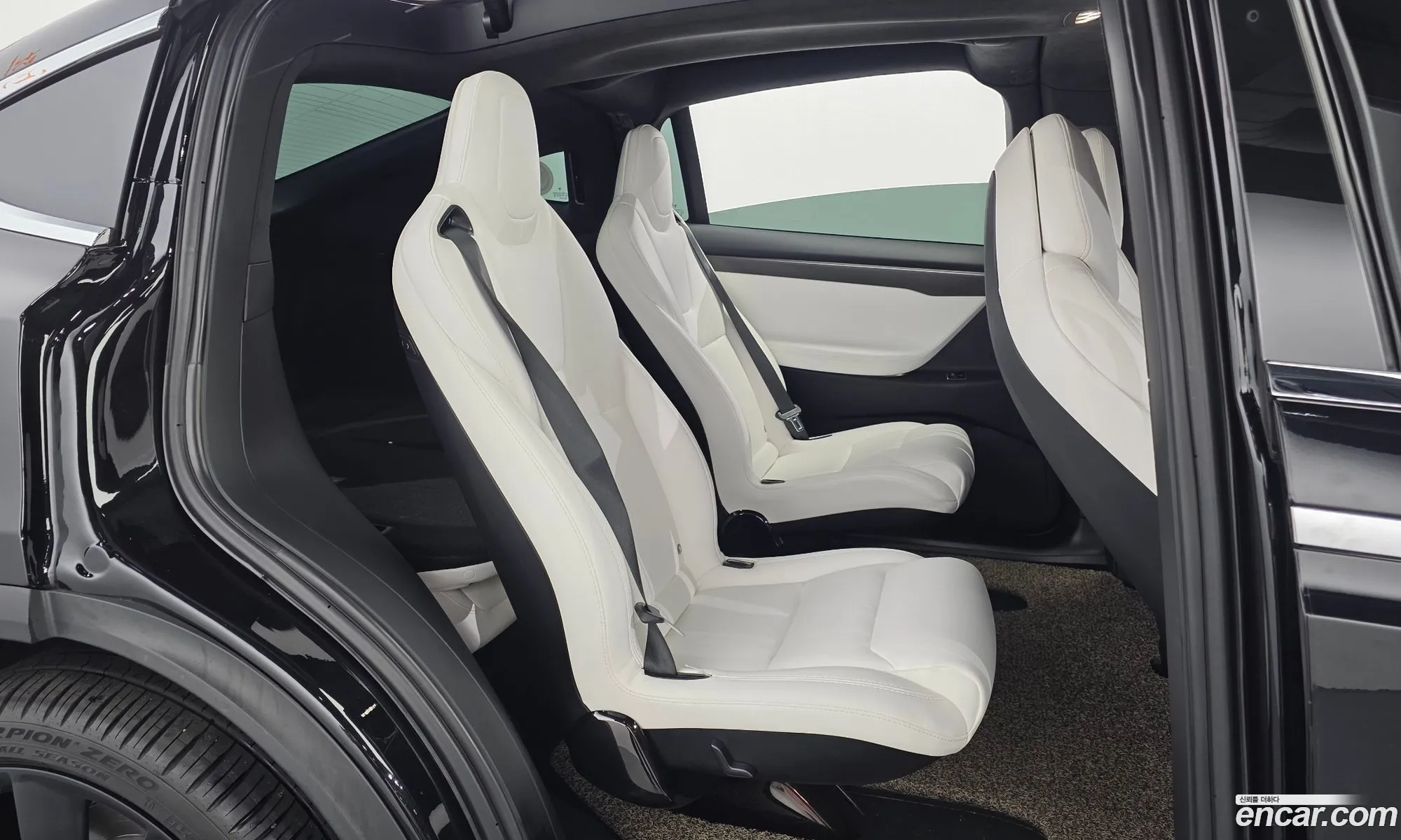 Tesla Model X 2018 5YJXCBE27JF126533 — 18
