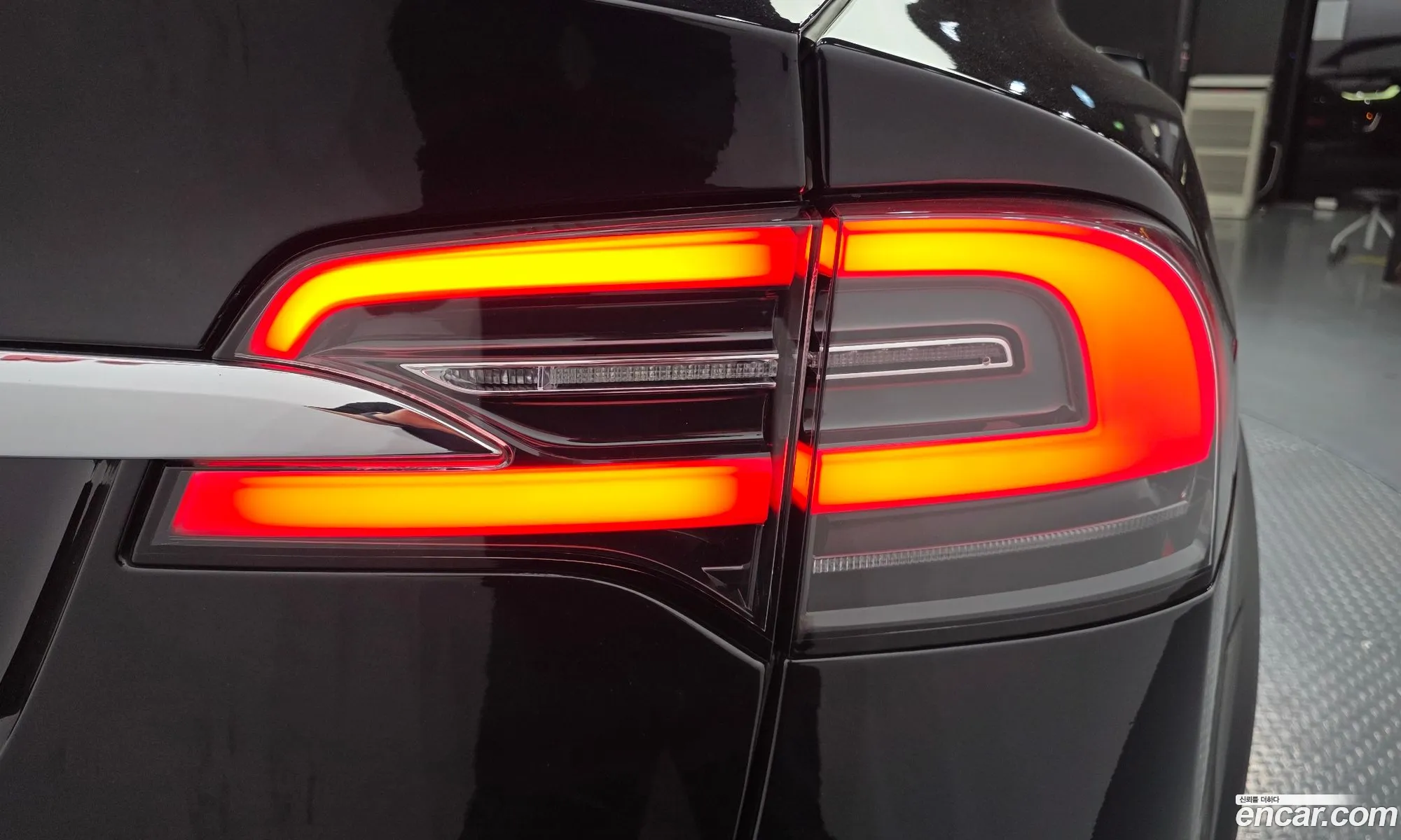 Tesla Model X 2018 5YJXCBE27JF126533 — 9